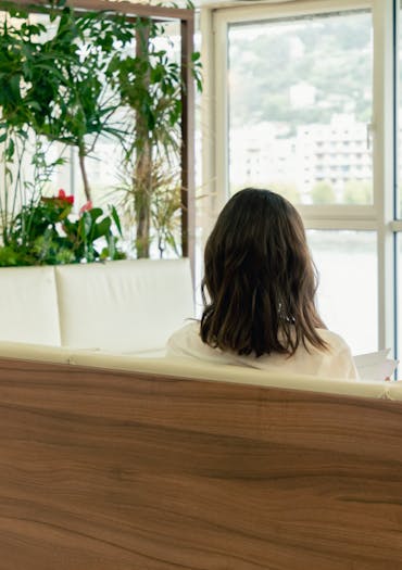 Femme de dos au CEMF à Lyon Vienne.