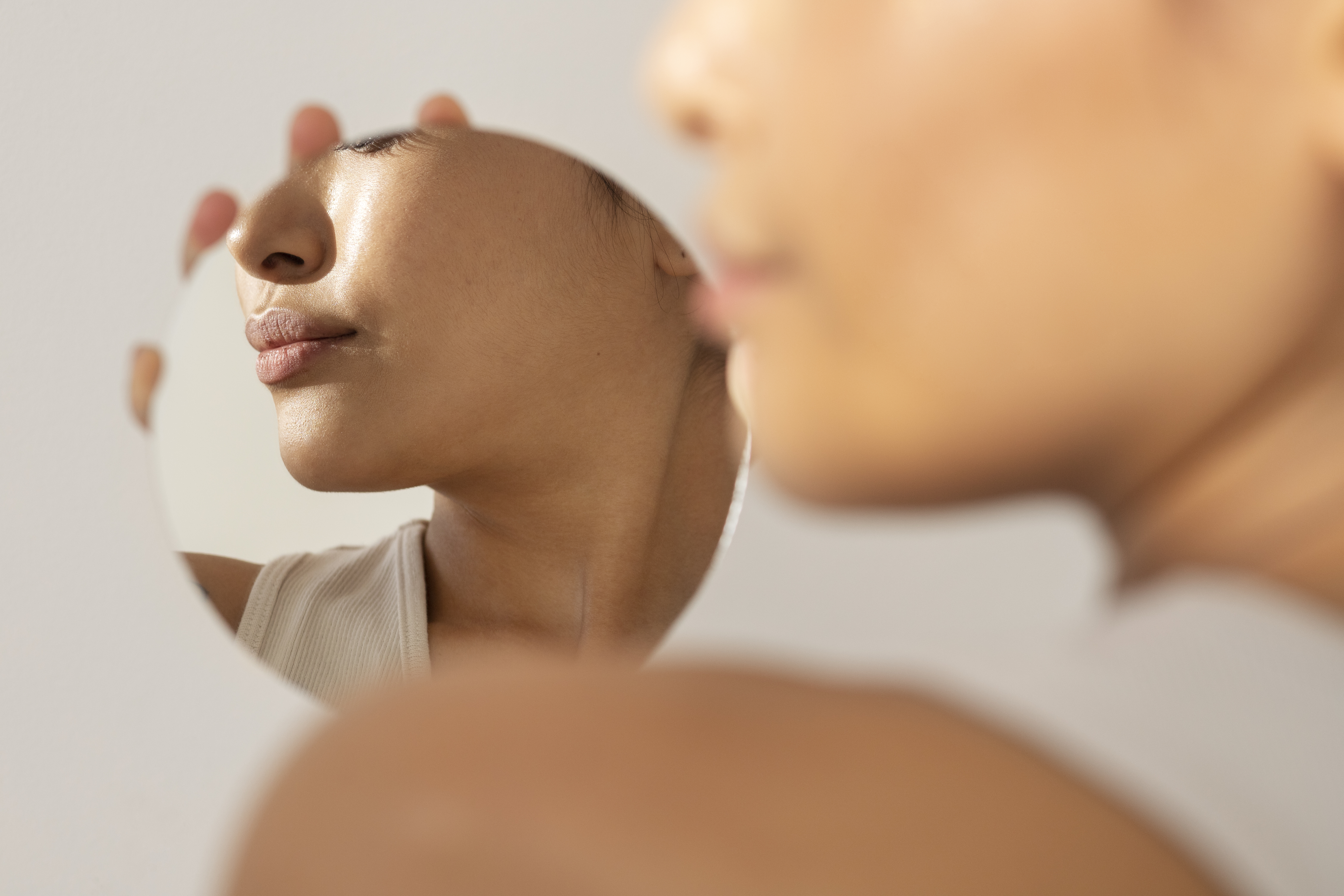 Comment raffermir la peau sans chirurgie ? | CEMF Lyon Vienne