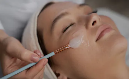 faire un peeling au printemps : bonne ou mauvaise idée ? CEMF Lyon Vienne