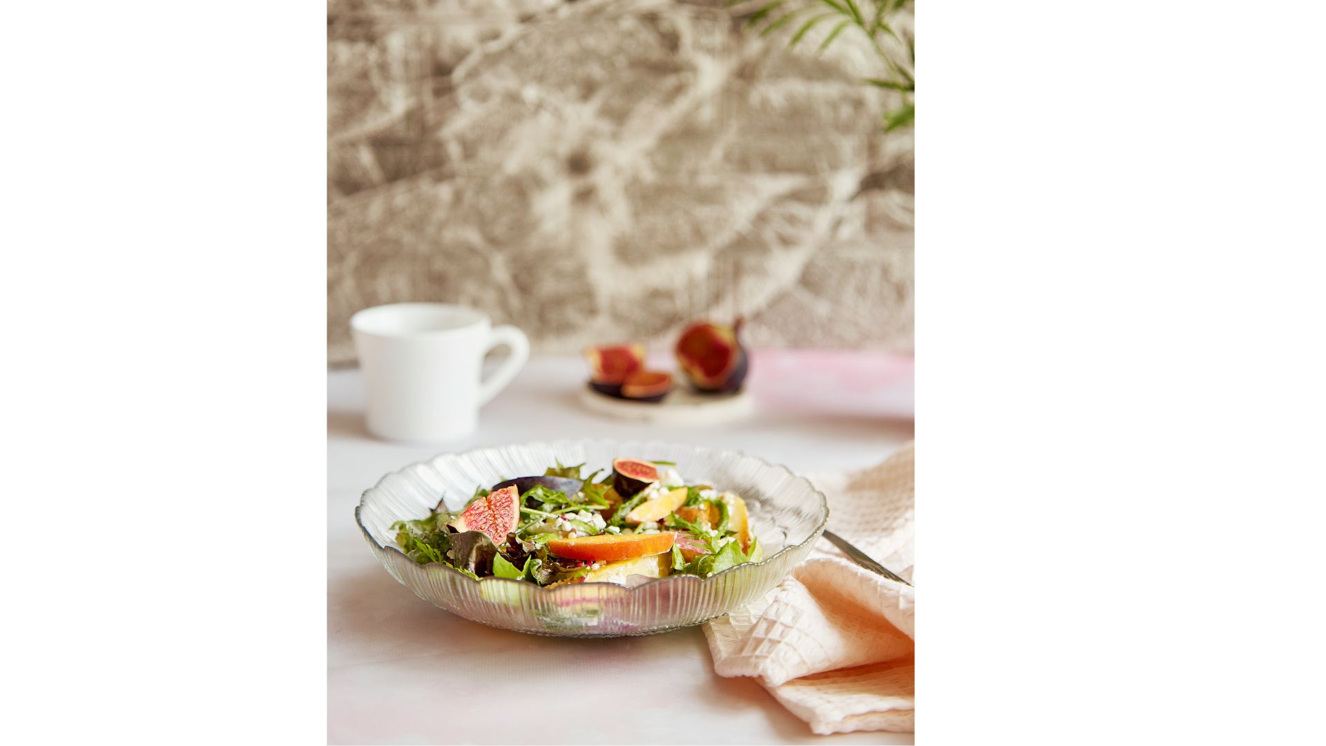 Repas sain dans le cadre de la nécessite d'une bonne hygiène de vie pour des résultats optimaux suite aux séances d'EMSculpt Neo. 