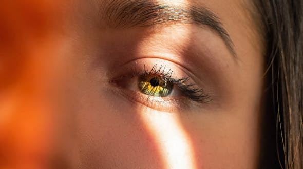 La blépharoplastie inférieure : lutter contre le vieillissement de la paupière pour retrouver un regard plus jeune au CEMF Lyon Vienne