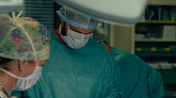 Augmenter la taille de votre poitrine sans implants avec le lipofilling mammaire, transfert de graisse, au CEMF Lyon Vienne