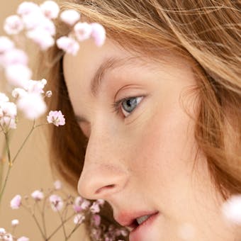 Jeune femme portrait visage