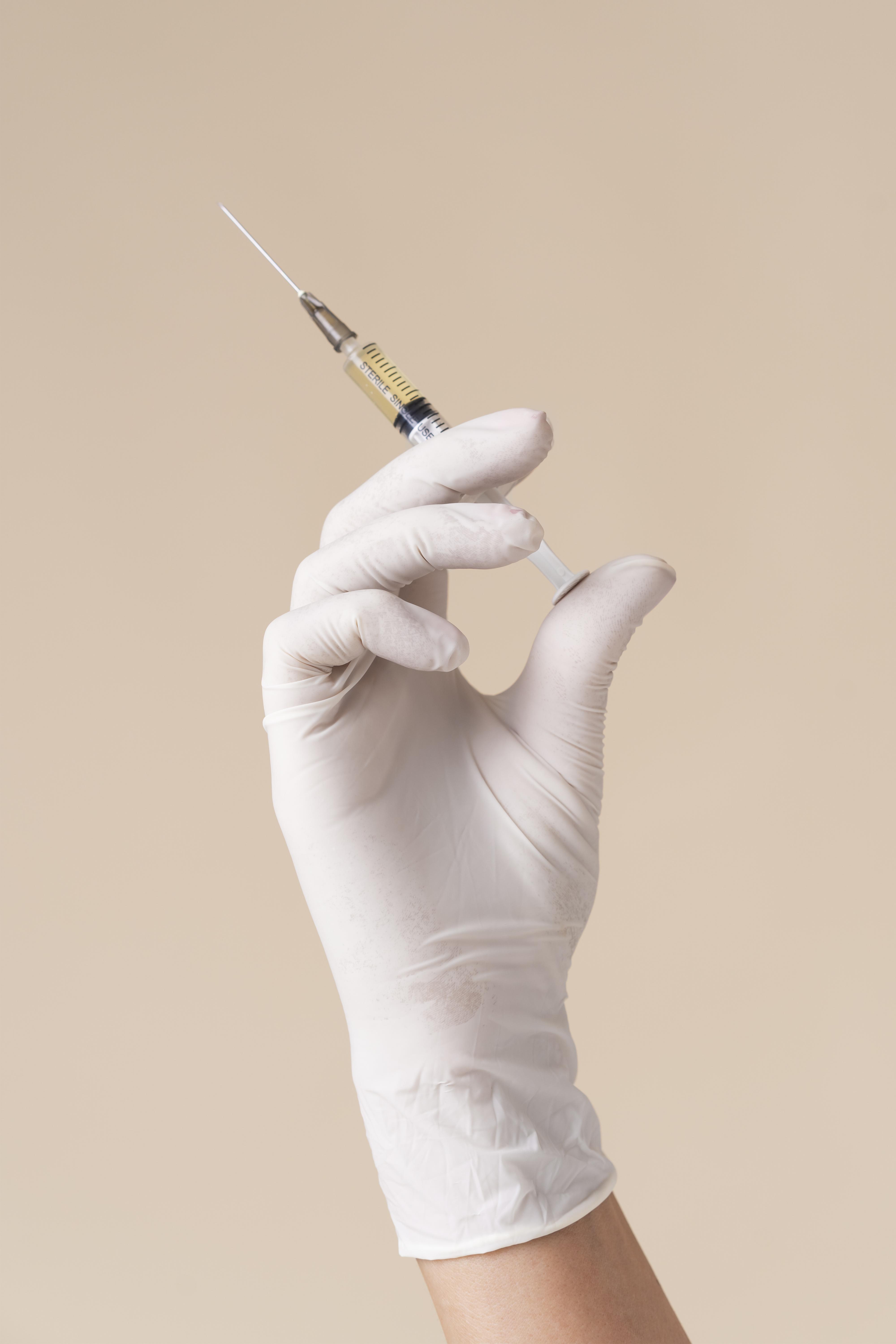 injections d'acide hyaluronique pour traiter les cernes