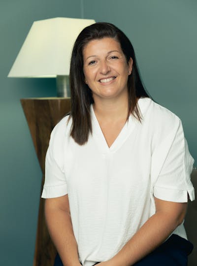 Stéphanie, secrétaire médicale au centre de médecine esthétique et laser CEMF Lyon Vienne