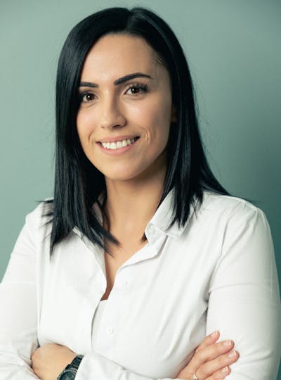 Chloé, secrétaire médicale au centre de médecine esthétique et laser CEMF Lyon Vienne