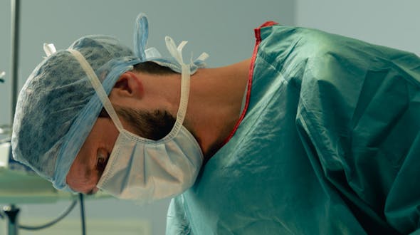 Embellir et harmoniser son visage grâce à la chirurgie du nez au CEMF Lyon Vienne