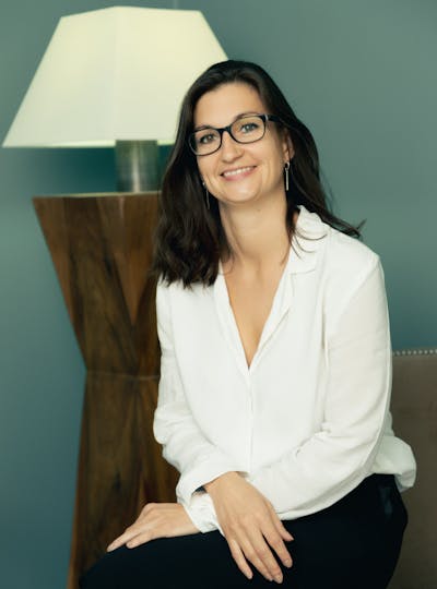 Karine, secrétaire médicale au centre de médecine esthétique et laser CEMF Lyon Vienne