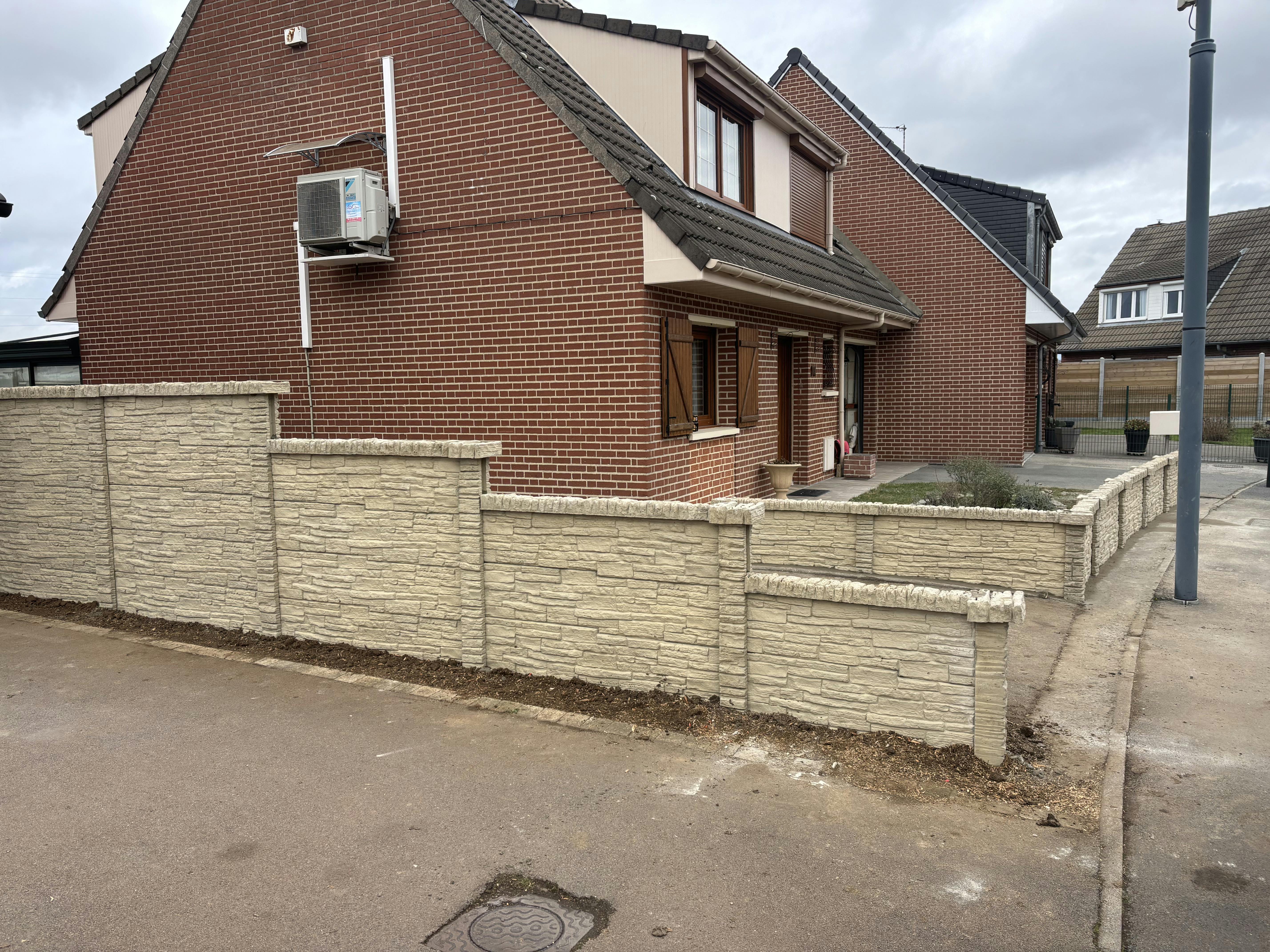 Pose de clôture béton à Lens