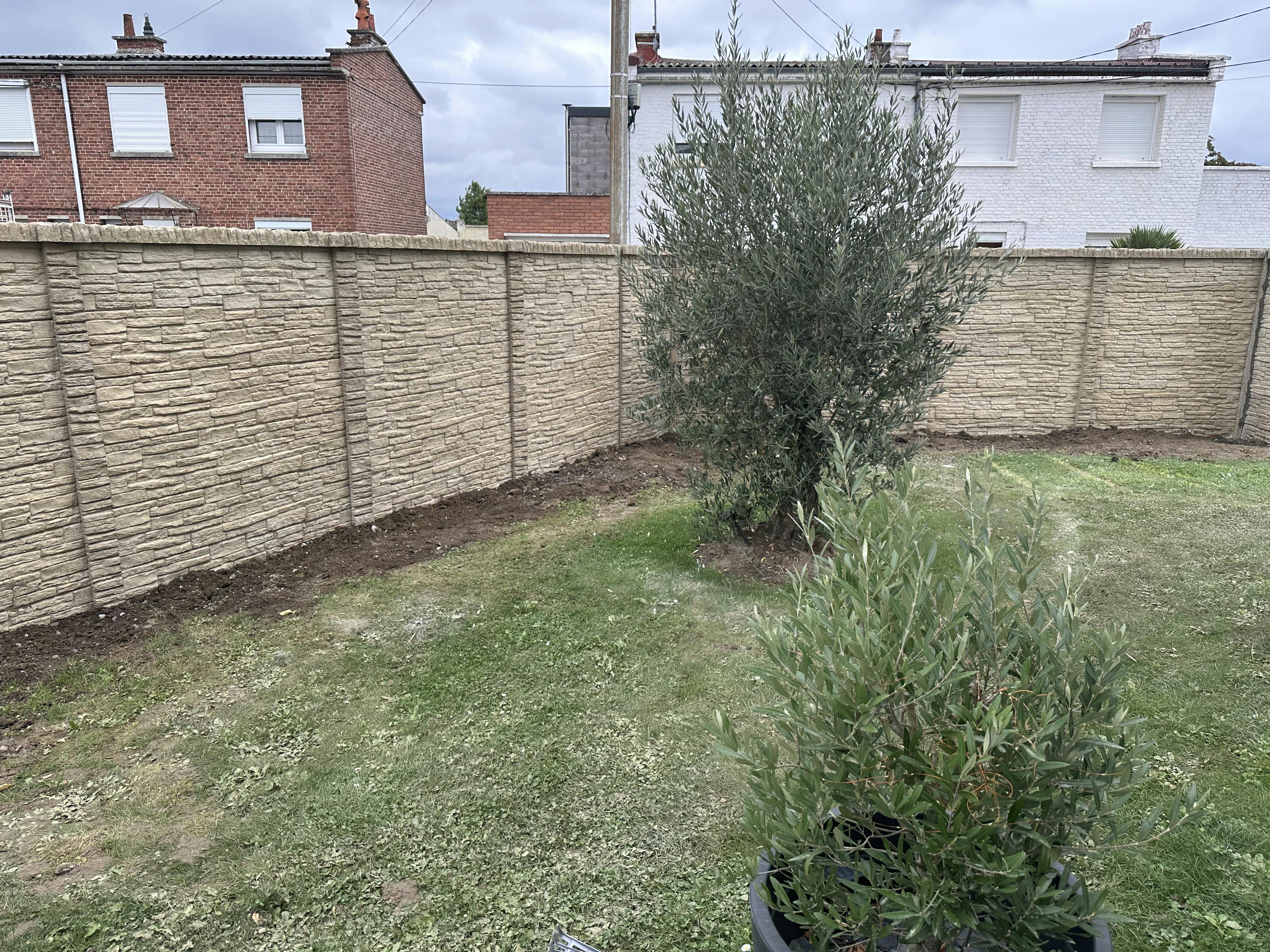 Clôture en plaques béton imitation pierre posée par Clôtures Imagine