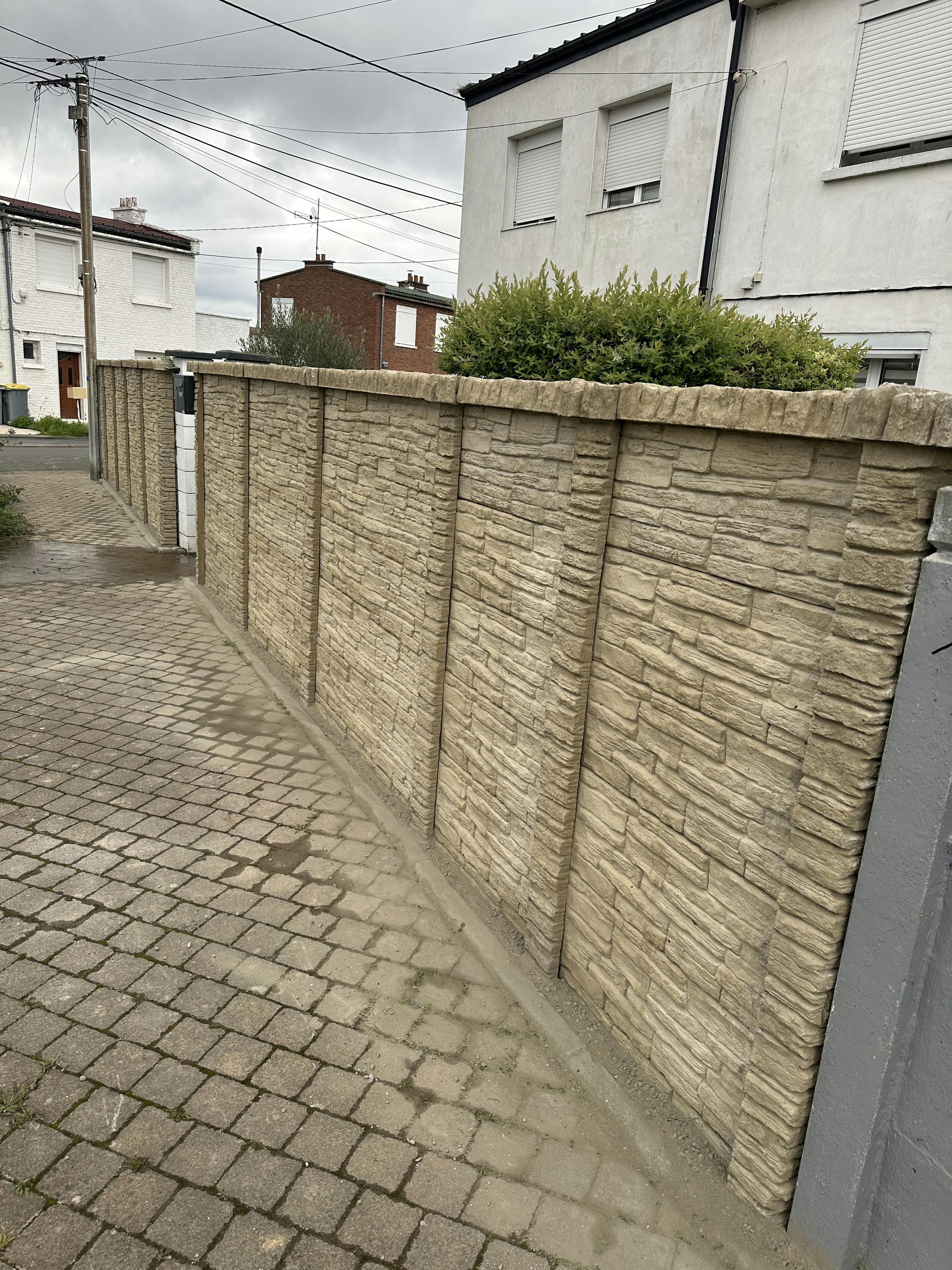 Clôture en plaques béton 2m10 installée à Cambrai