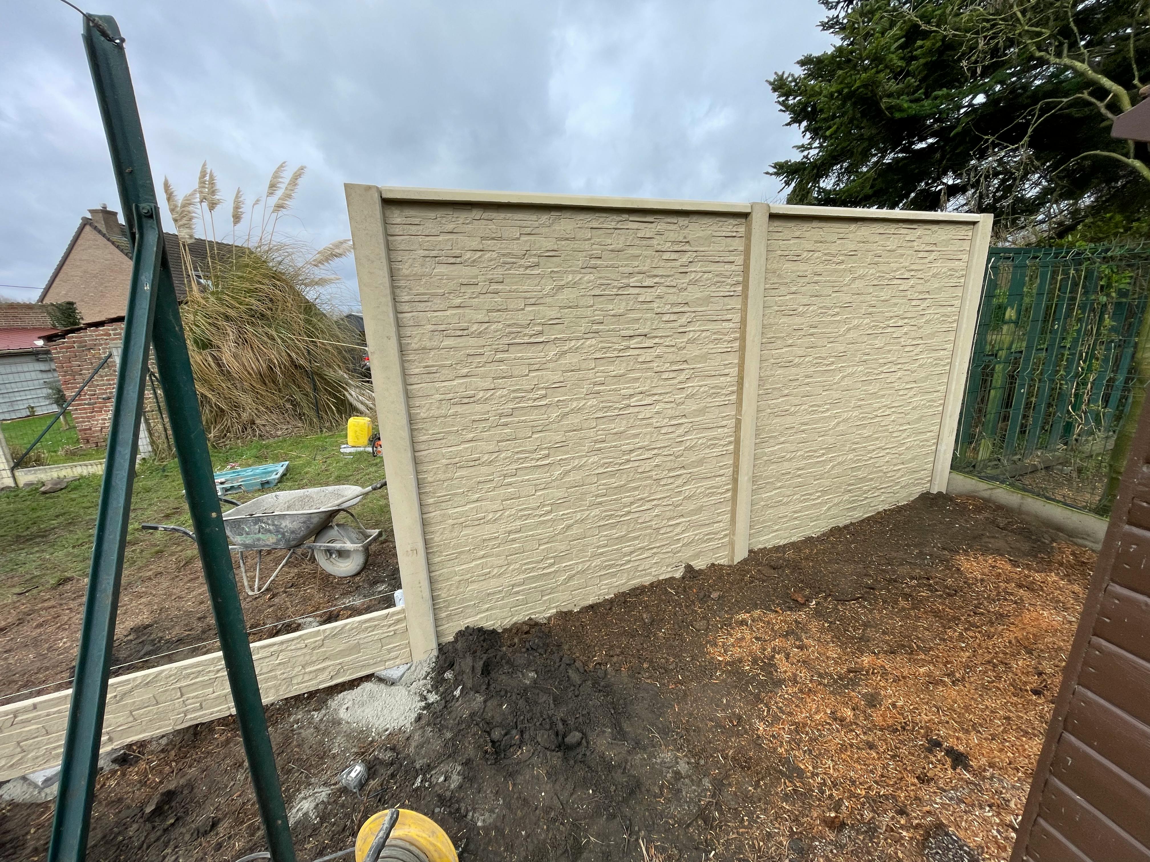 cloture beton imitation pierre simple face chantier lewarde remplacement haie