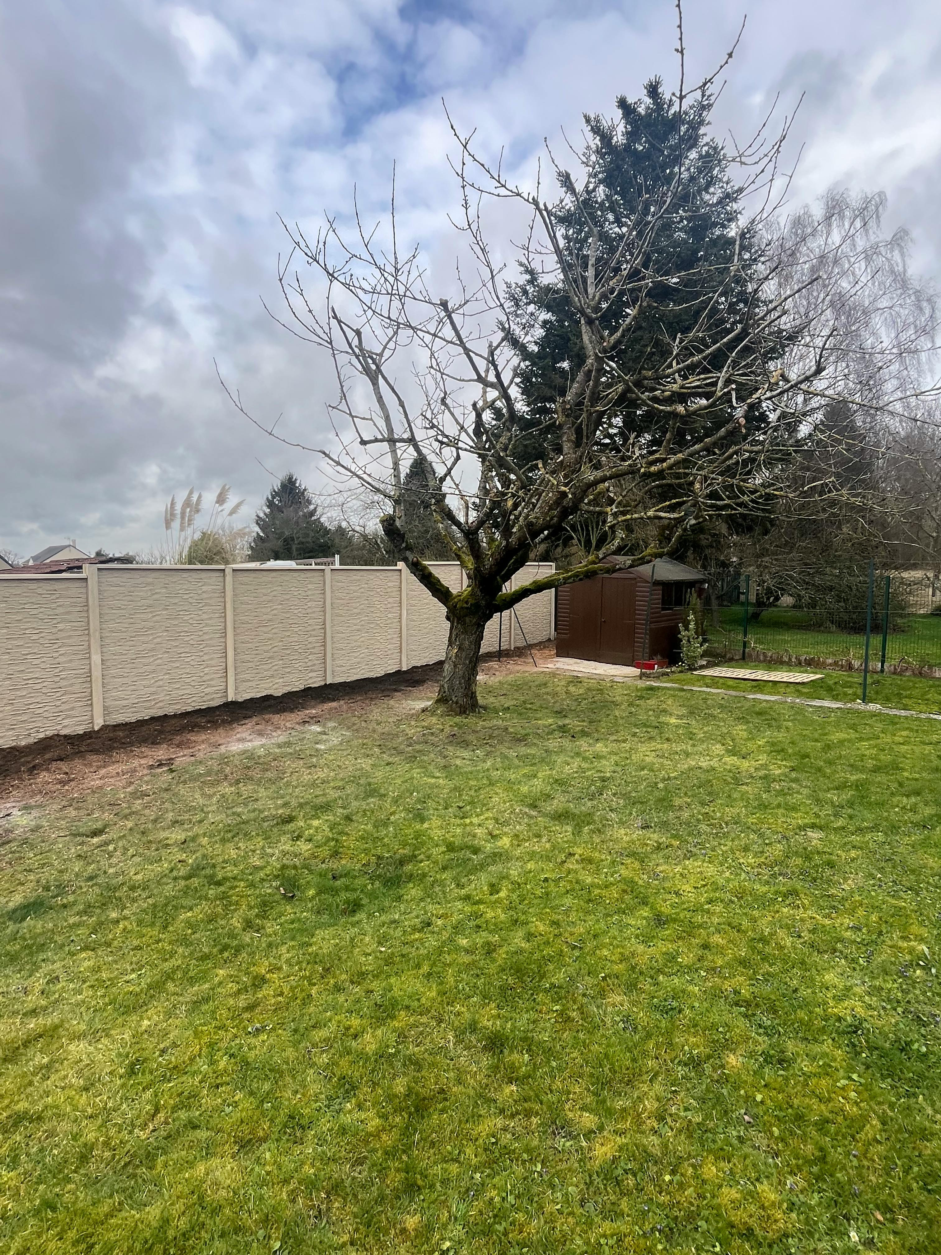 cloture beton imitation pierre terminee lewarde