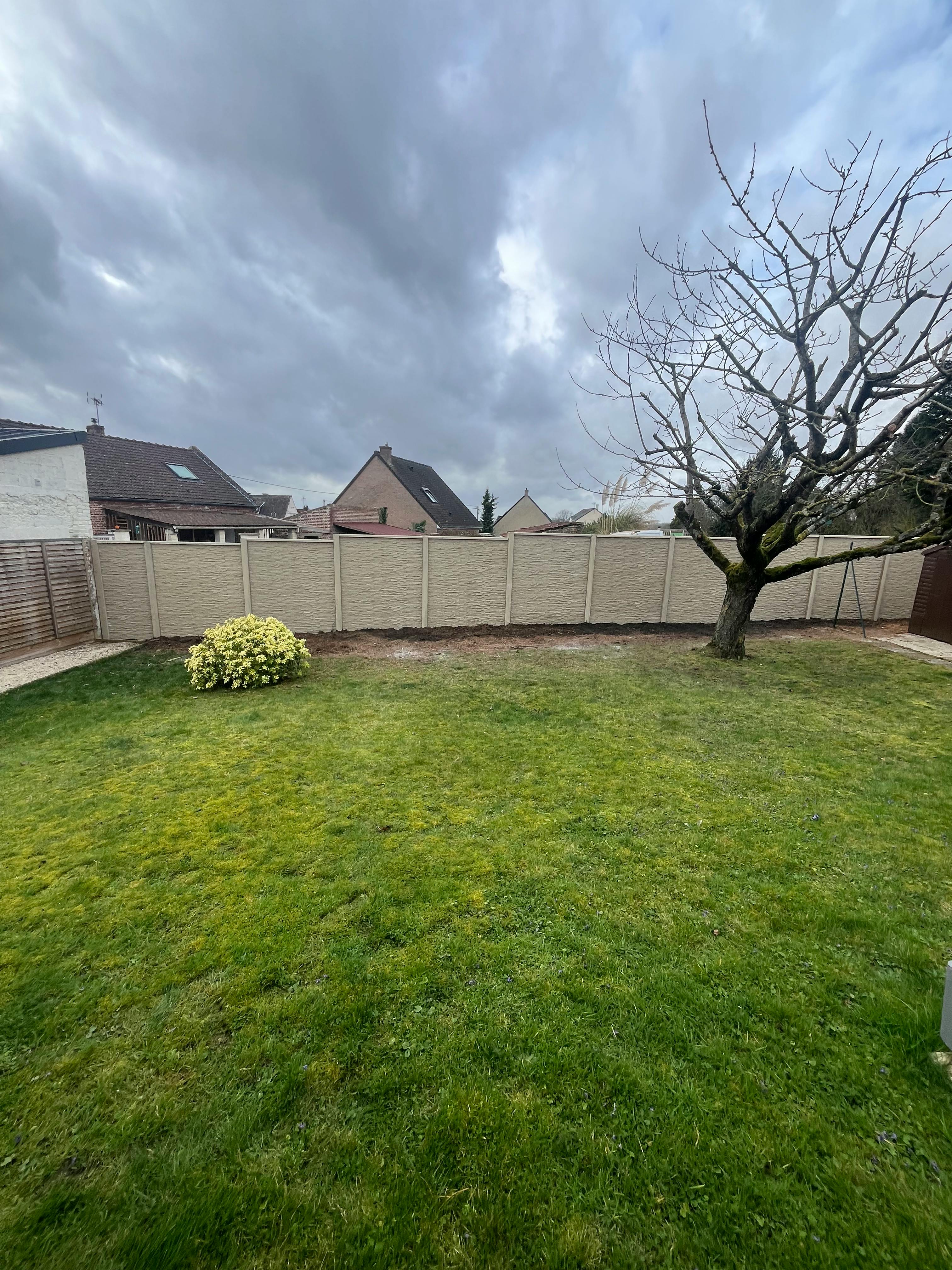 cloture beton imitation pierre terminee lewarde