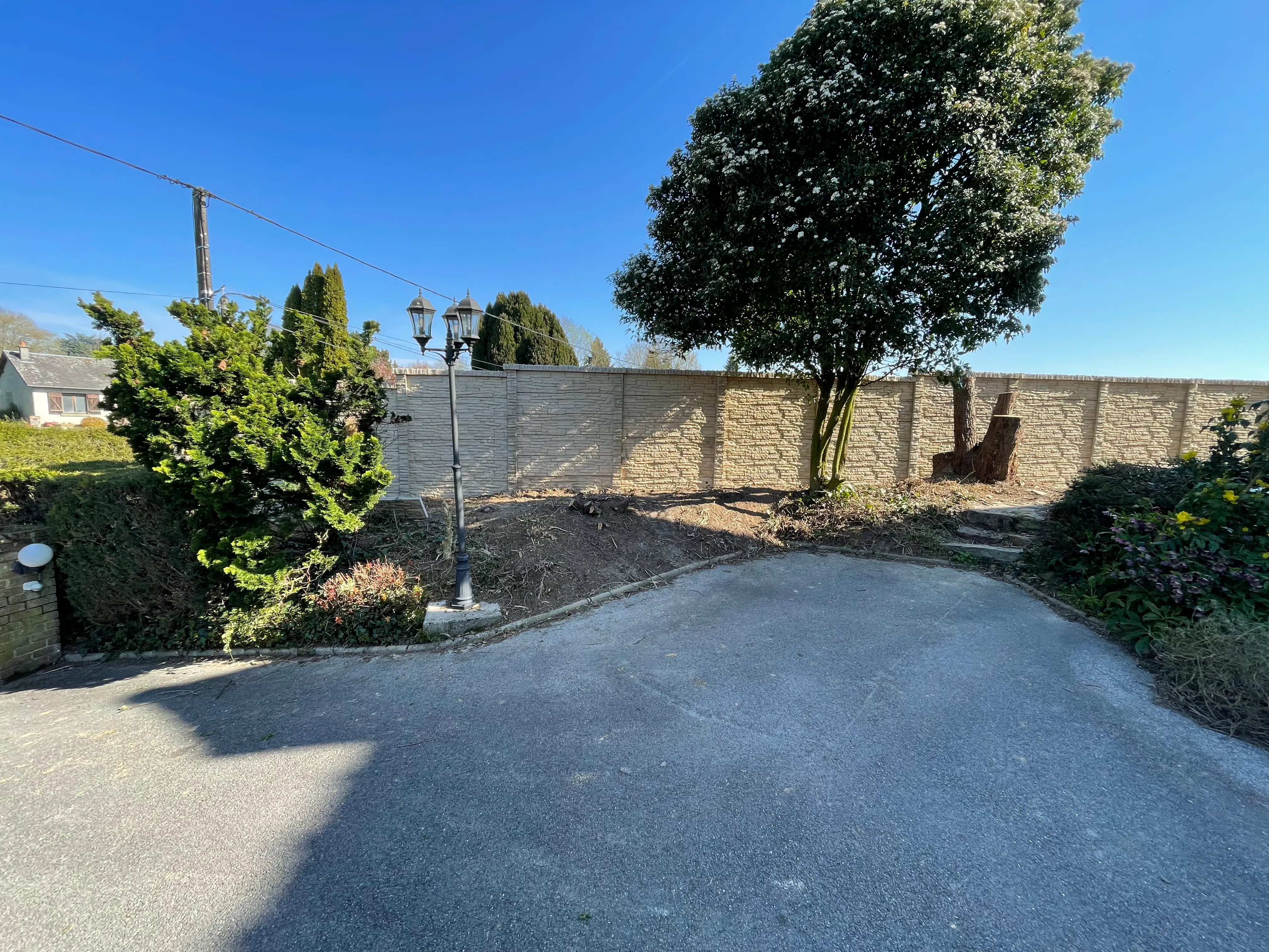 Clôture béton décorative installée à proximité de Chauny dans l’Aisne