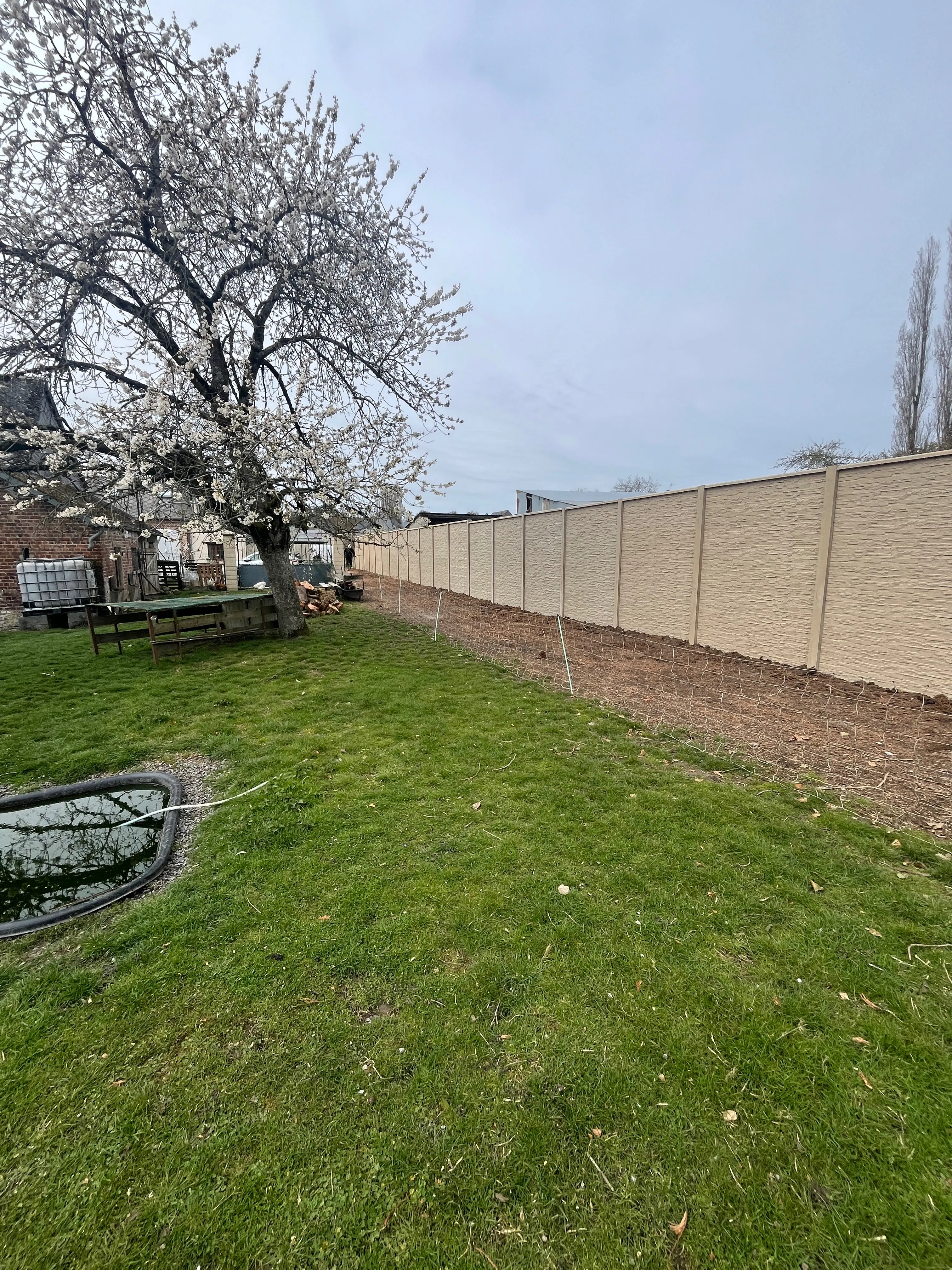 pose de clôture béton imitation pierre à Saint-Quentin