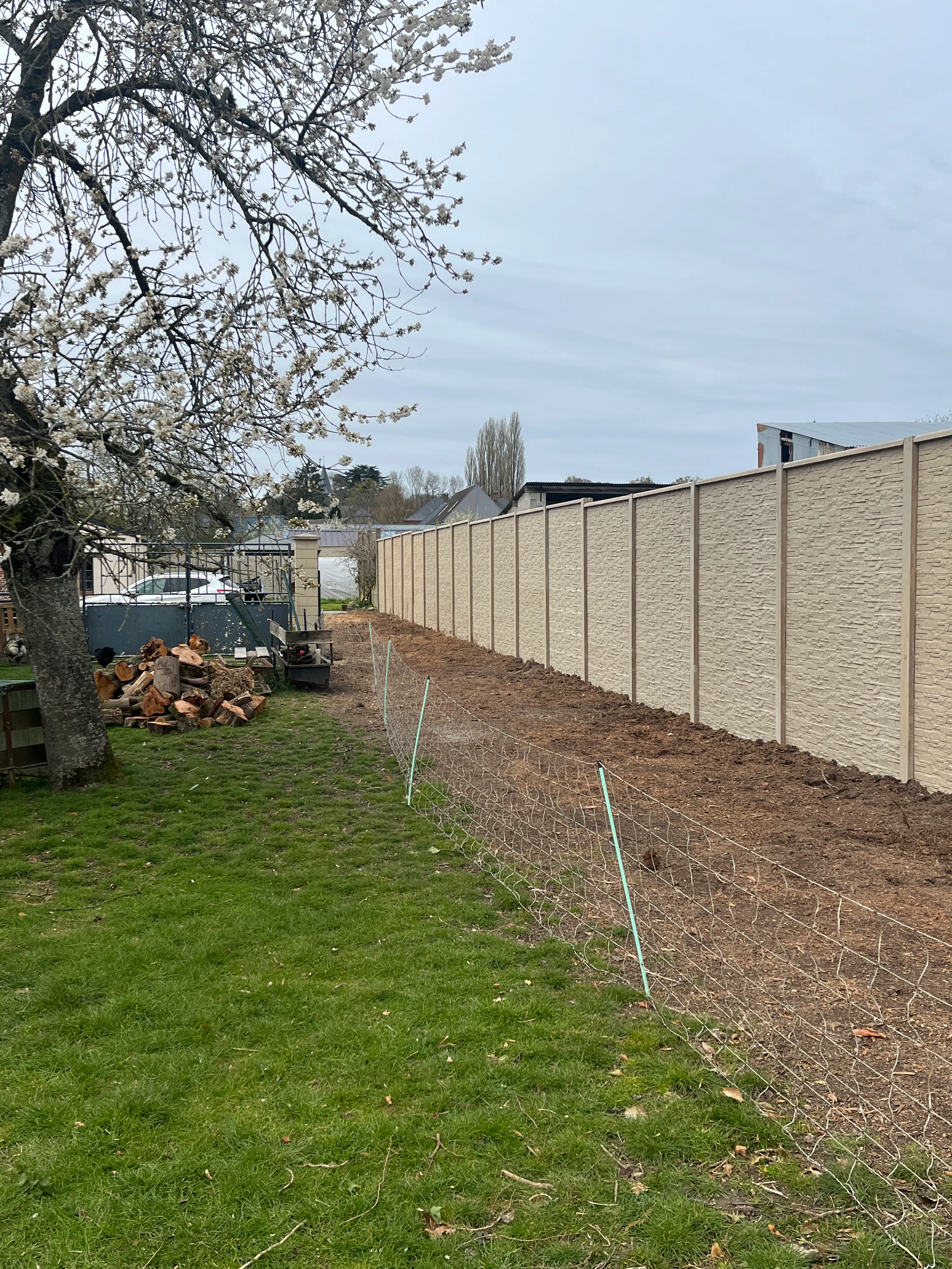 clôture béton imitation pierre terminée près de Saint-Quentin