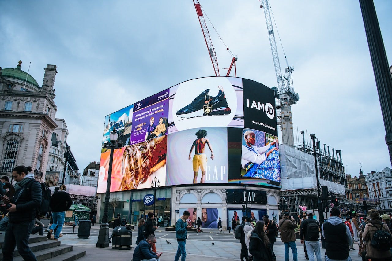 digital signage advertisements