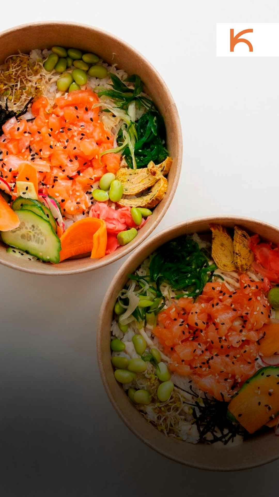 Duas tigelas de poke bowl para delivery de alimentos funcionais