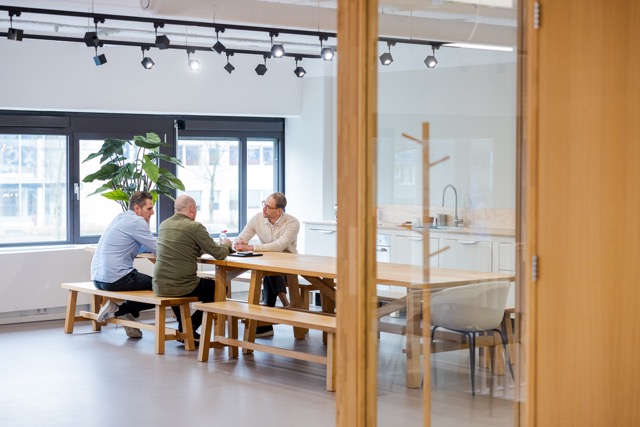 Herman, Erik en Hugo in overleg op kantoor in Utrecht voor Cloud++