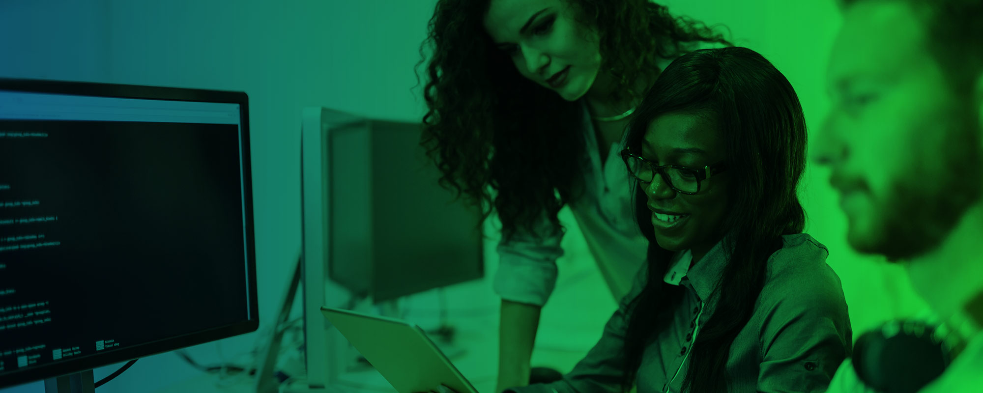 full width image cloudplusplus office working