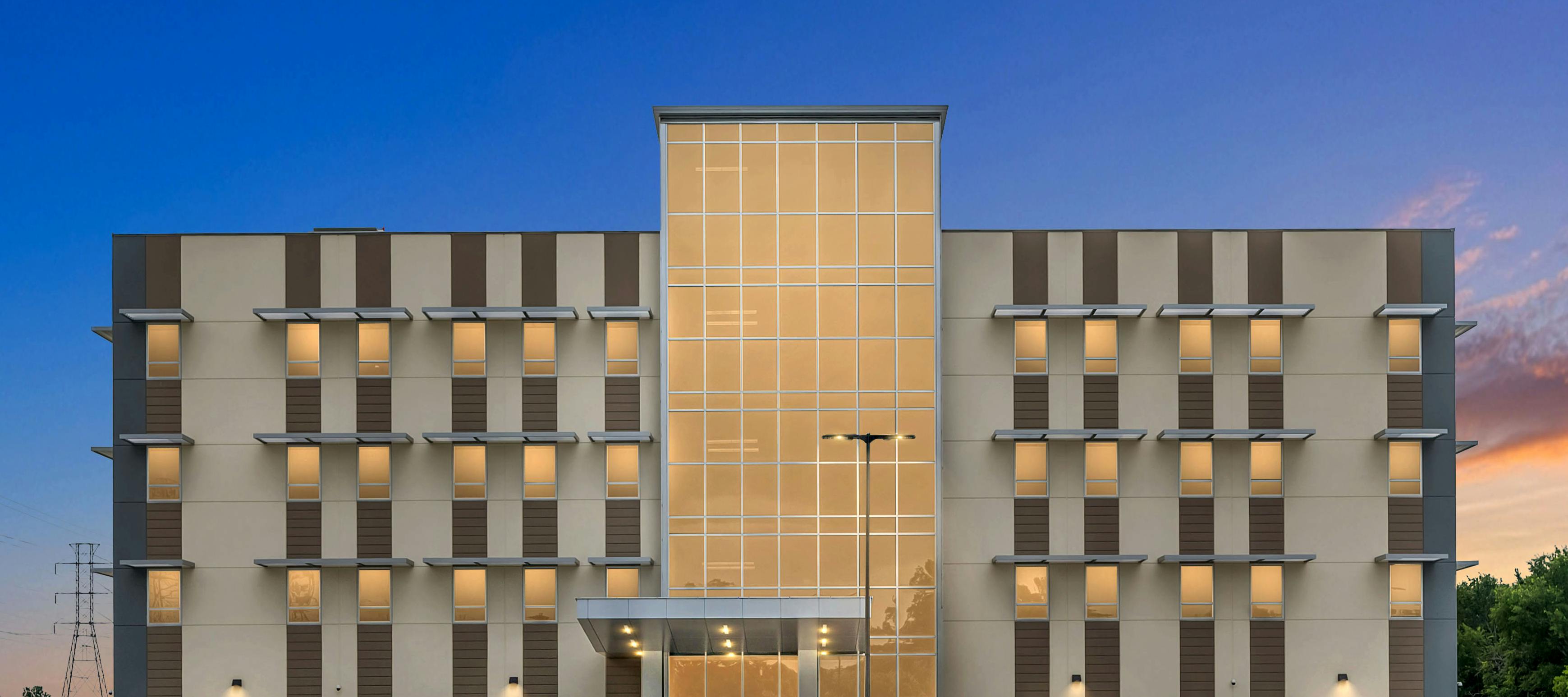 Exterior view of the CLS Health Comprehensive Care Clear Lake Clinic located at 905 Medical Center Blvd.