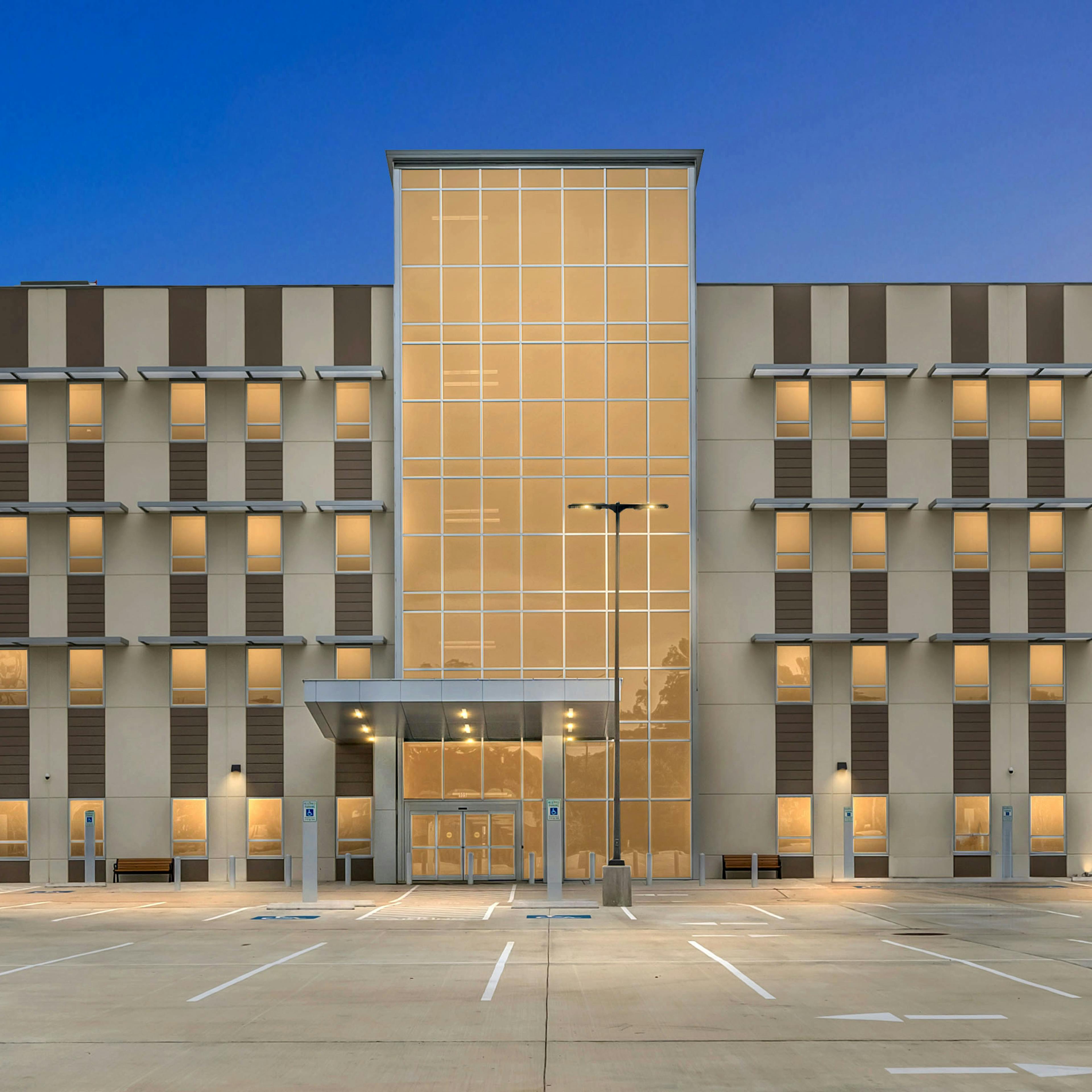 Exterior view of the CLS Health Comprehensive Care Clear Lake Clinic located at 905 Medical Center Blvd.