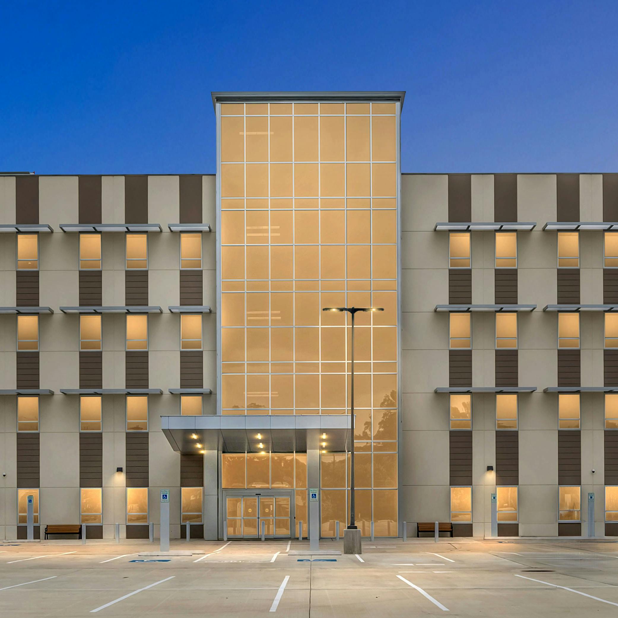 Exterior view of the CLS Health Comprehensive Care Clear Lake Clinic located at 905 Medical Center Blvd.