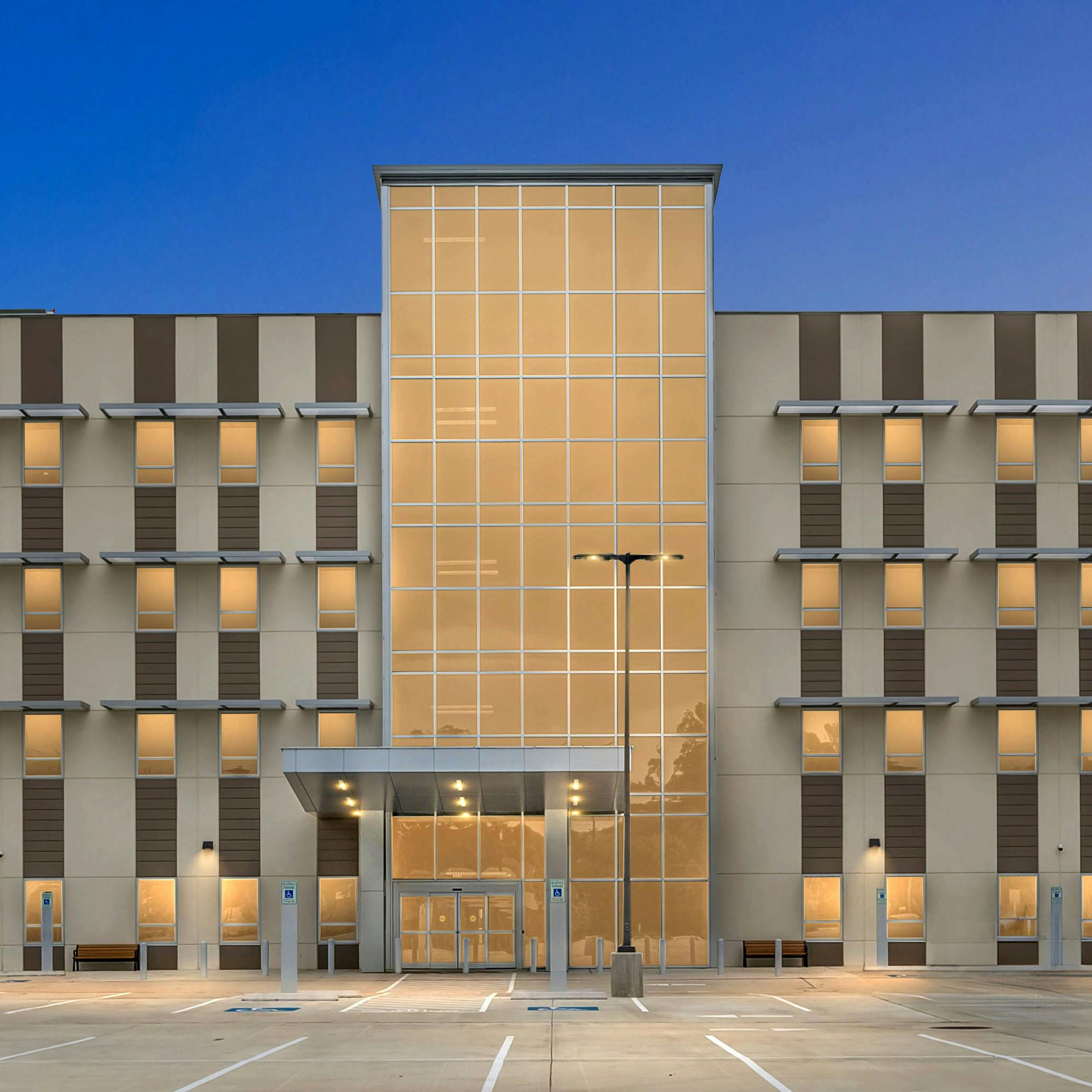 Exterior view of the CLS Health Comprehensive Care Clear Lake Clinic located at 905 Medical Center Blvd.