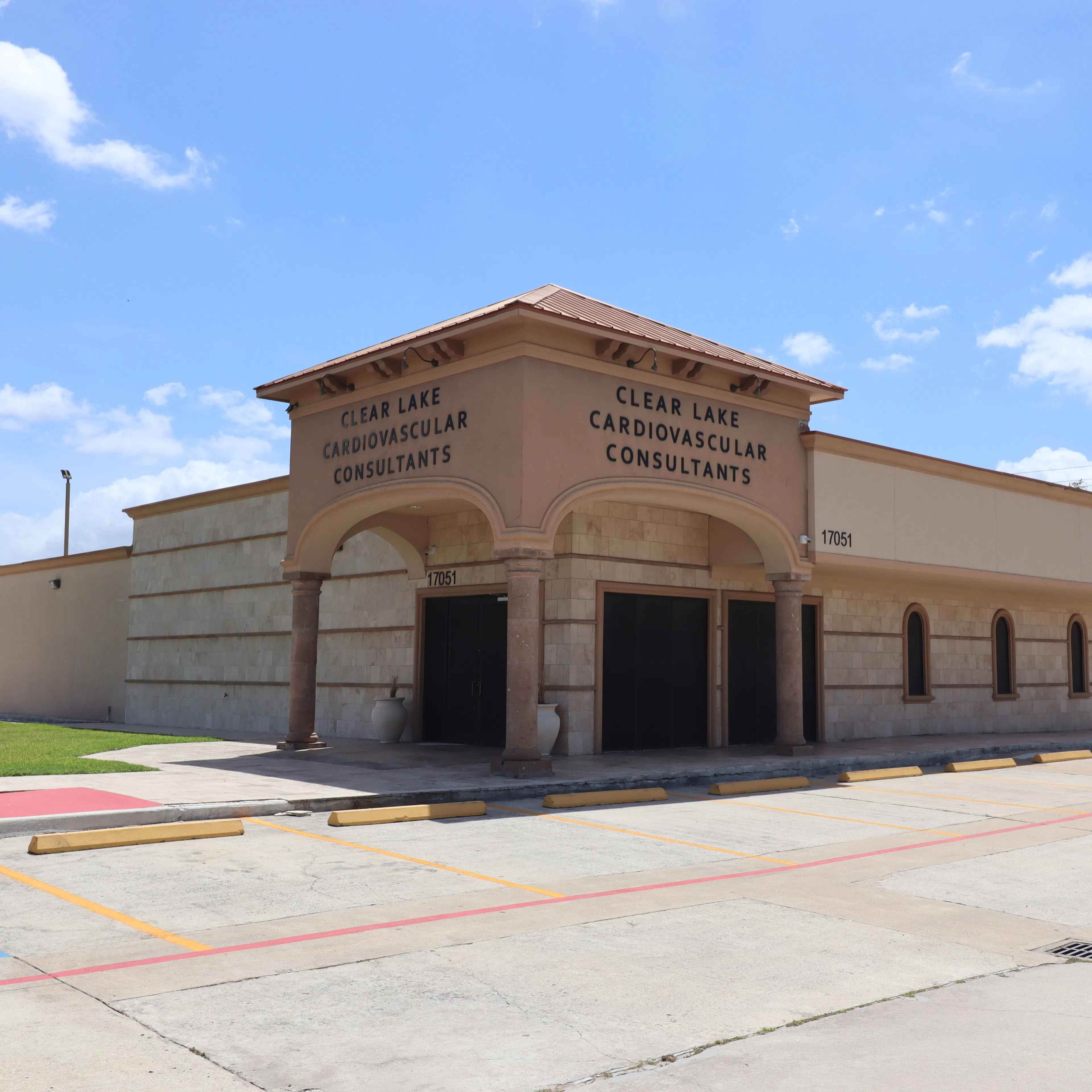 Exterior view of CLS Health Cardiology Associates - Clear Lake - Texas Avenue, treating heart conditions. 
