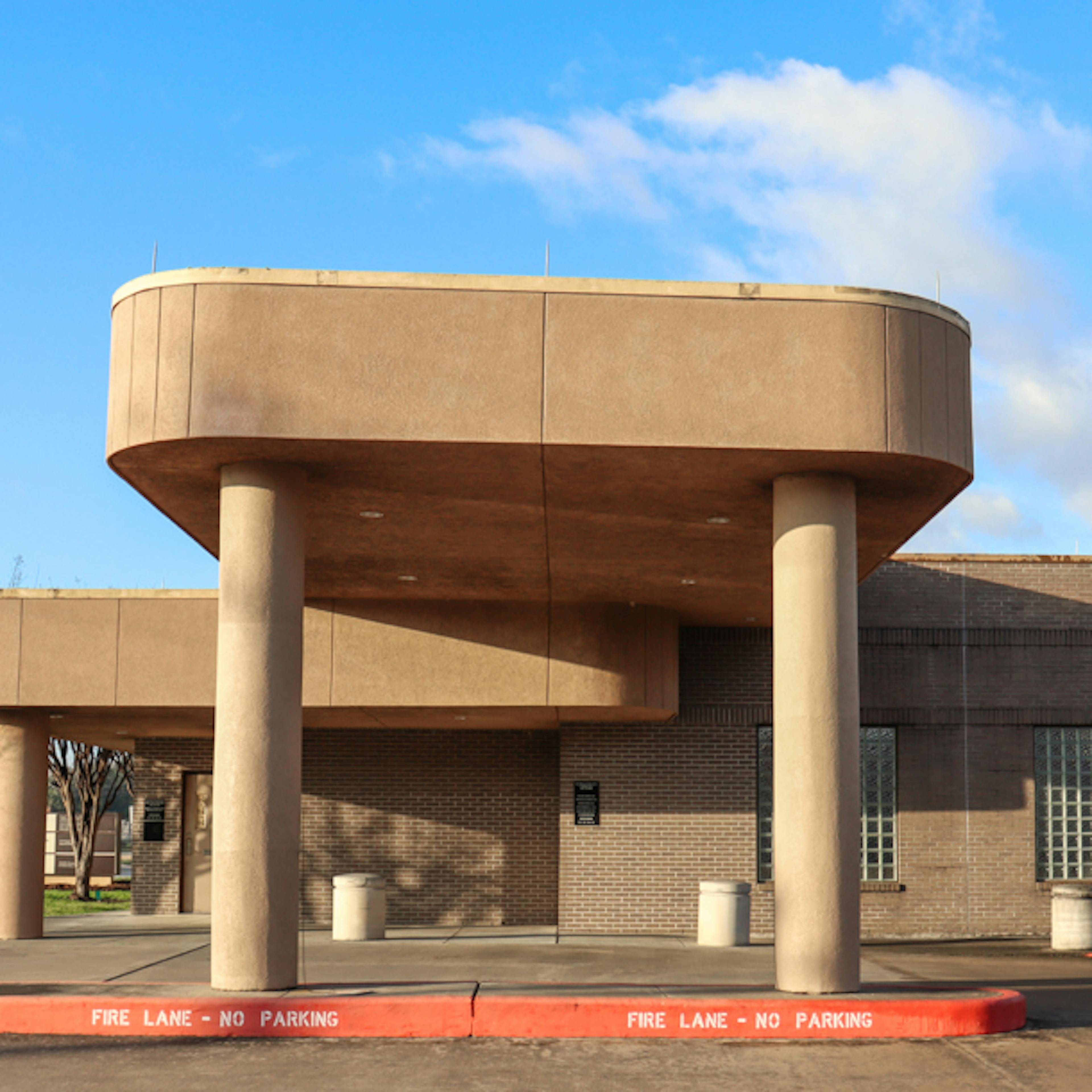 Exterior view of CLS Health Southeast Houston Cardiology - Clear Lake, providing expert heart health care.