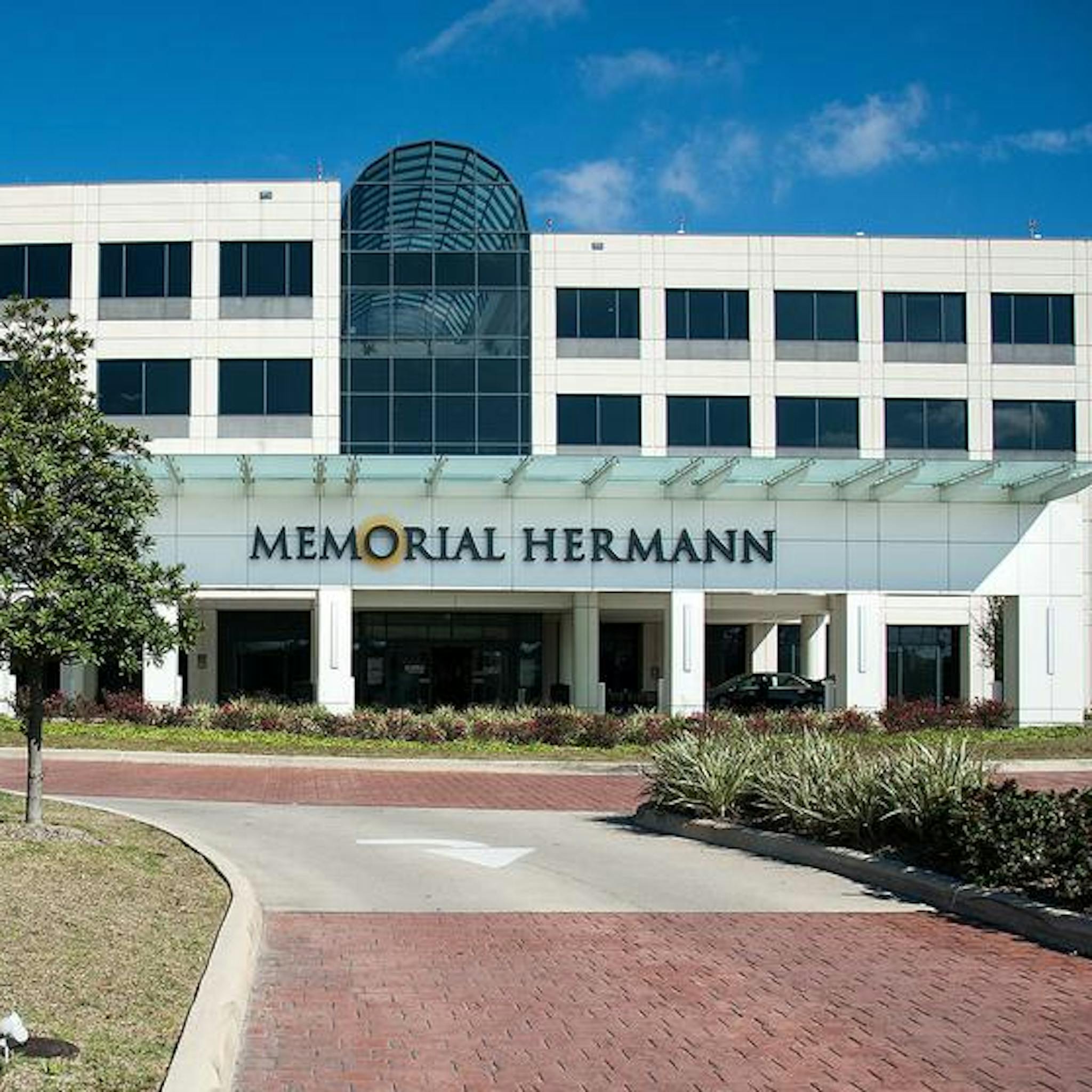 Exterior of Memorial Hermann Greater Heights Plaza 2, home to CLS Health allergists in the Heights.
