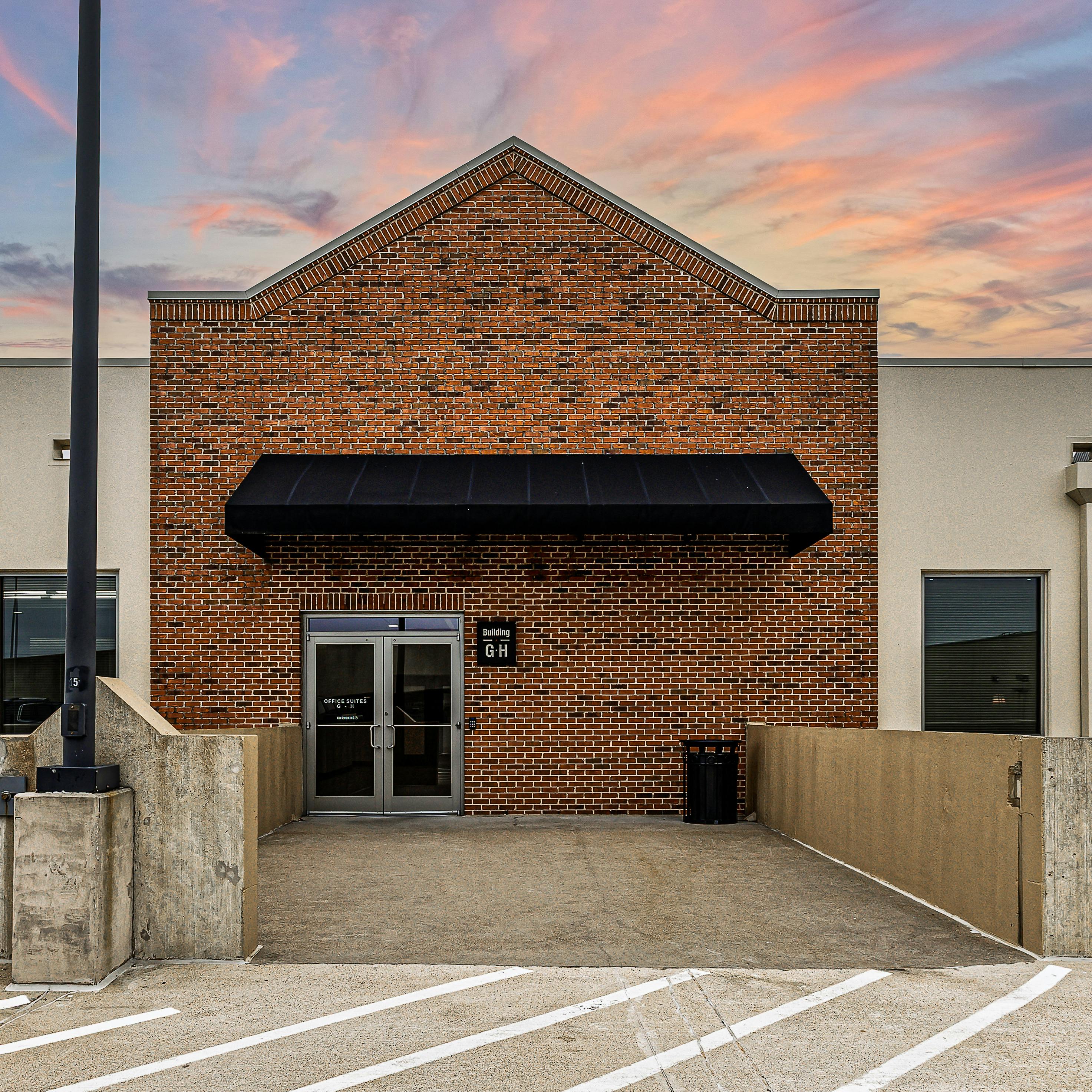 Exterior view of CLS Health Comprehensive Care Clinic - Cinco Ranch, providing expert primary and specialty care.