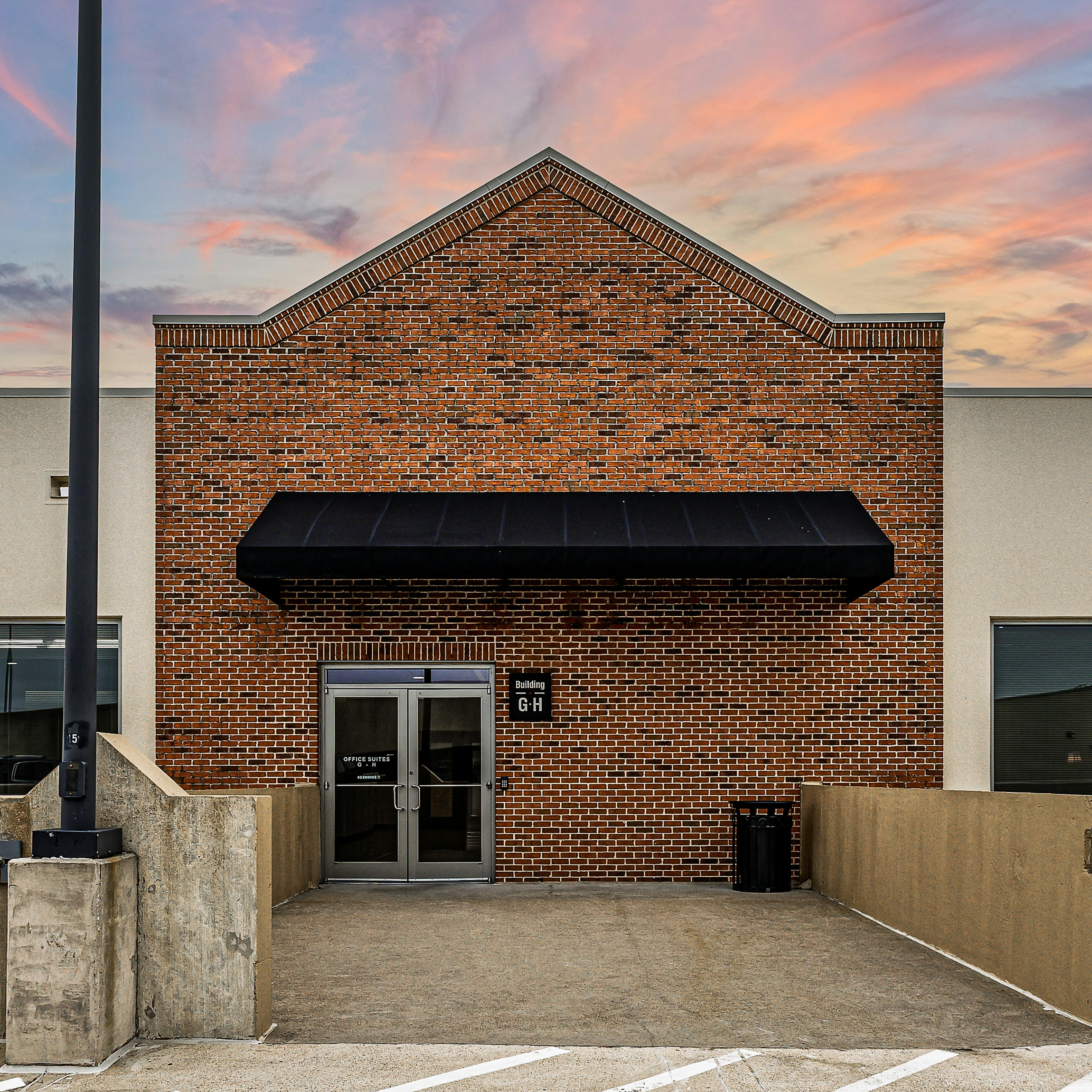 Exterior view of CLS Health Comprehensive Care Clinic - Cinco Ranch, providing expert primary and specialty care.