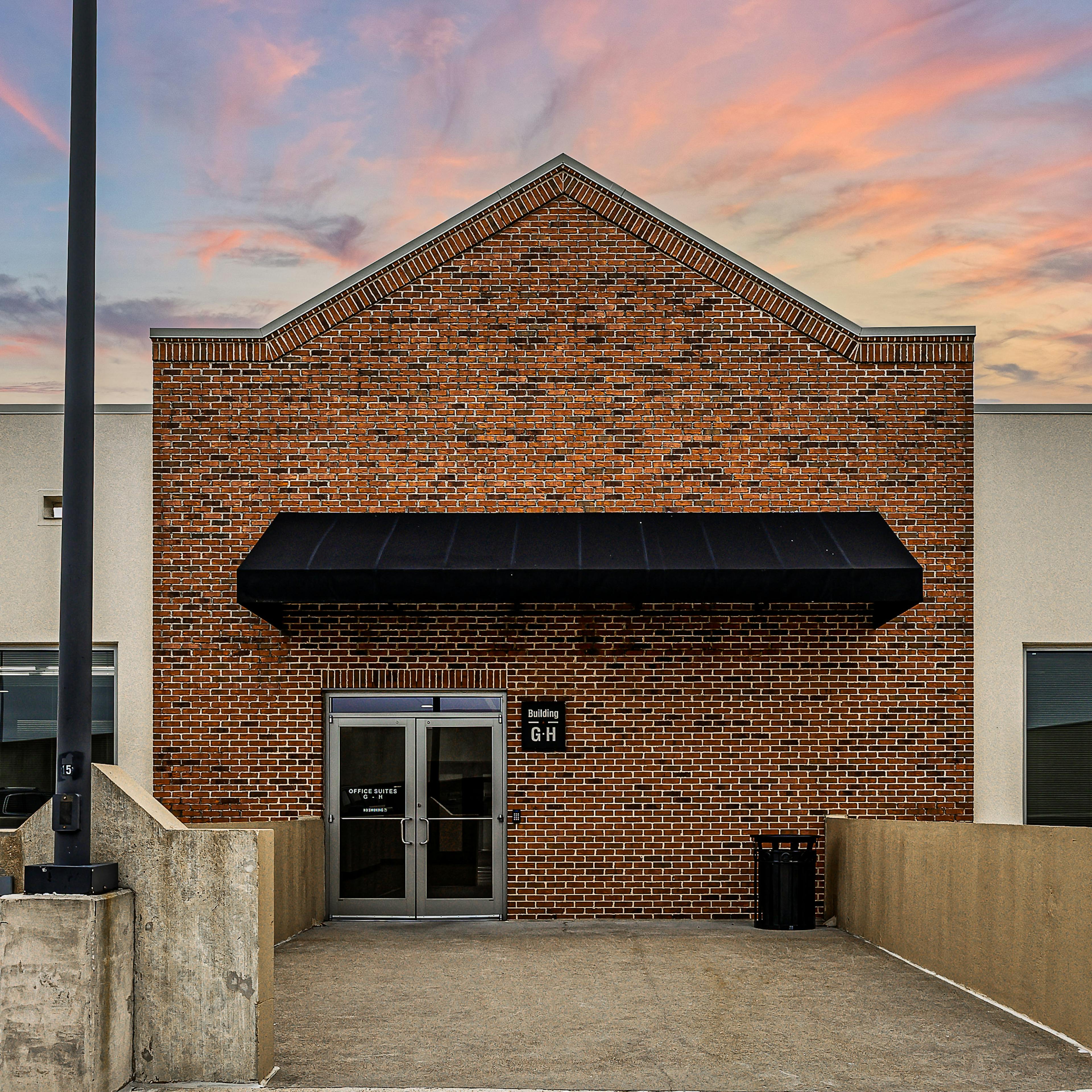 Exterior view of CLS Health Comprehensive Care Clinic - Cinco Ranch, providing expert primary and specialty care.