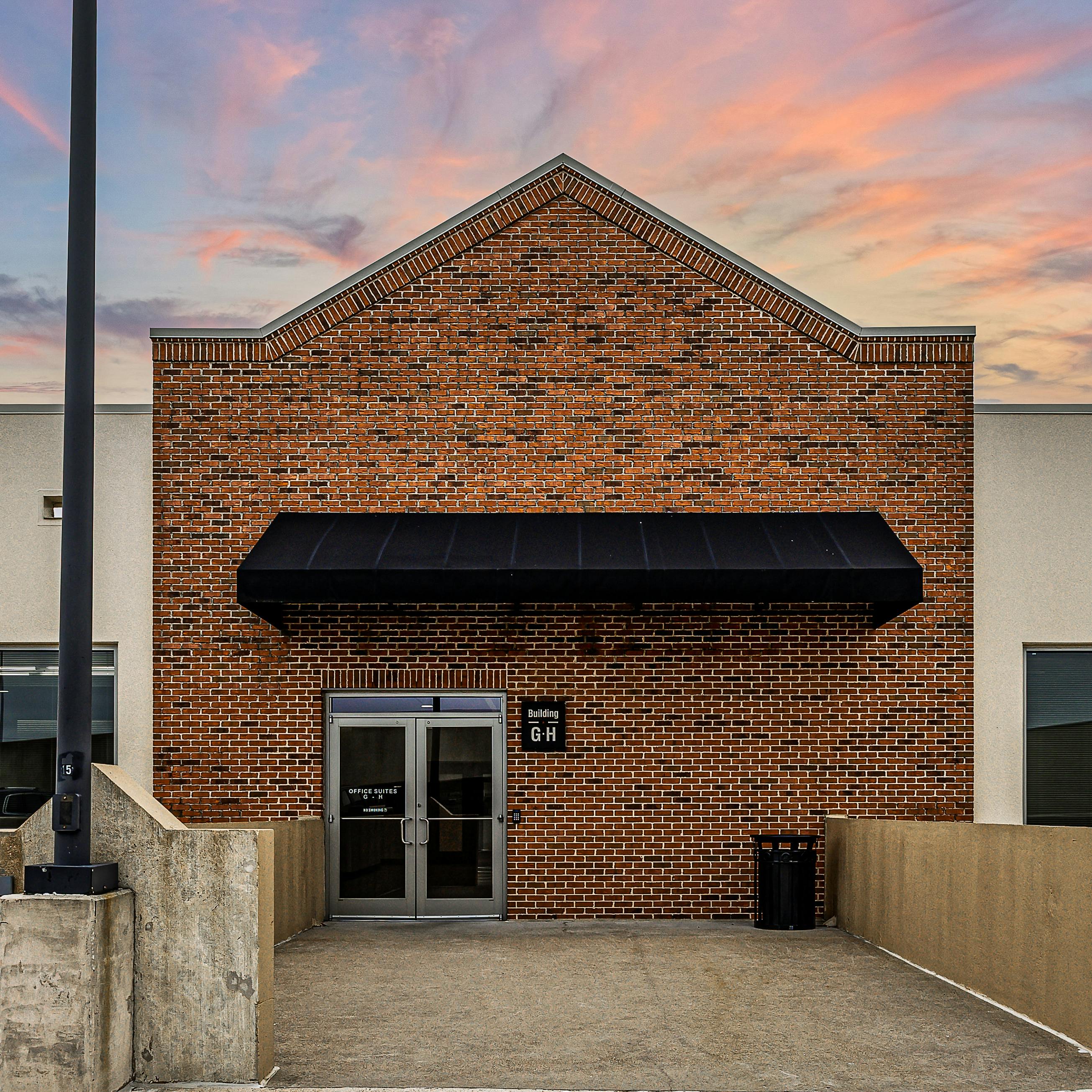 Exterior view of CLS Health Comprehensive Care Clinic - Cinco Ranch, providing expert primary and specialty care.