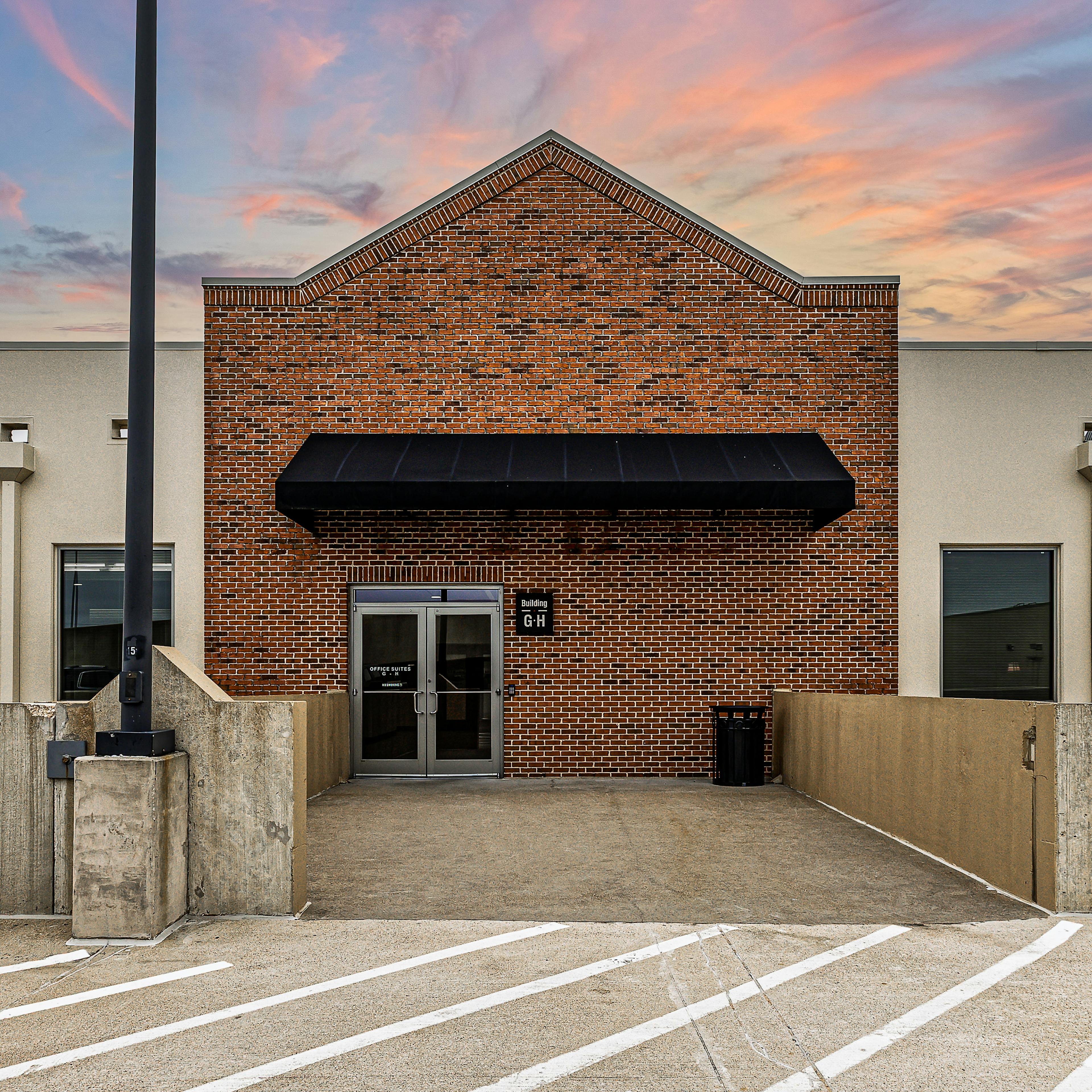 Exterior view of CLS Health Comprehensive Care Clinic - Cinco Ranch, providing expert primary and specialty care.