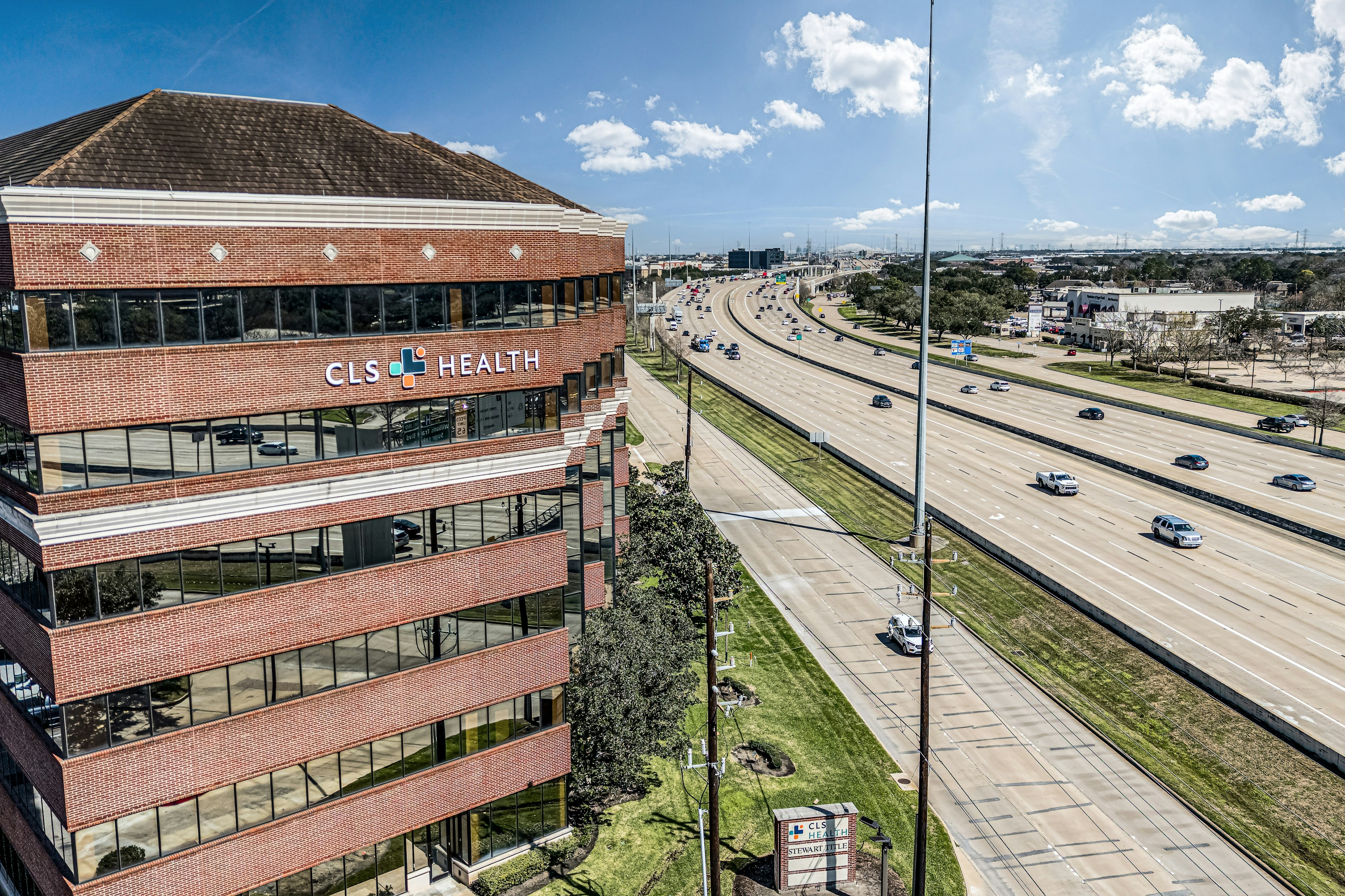 A side view of the exterior of CLS Health Comprehensive Care Clinic - Sugar Land from the road.