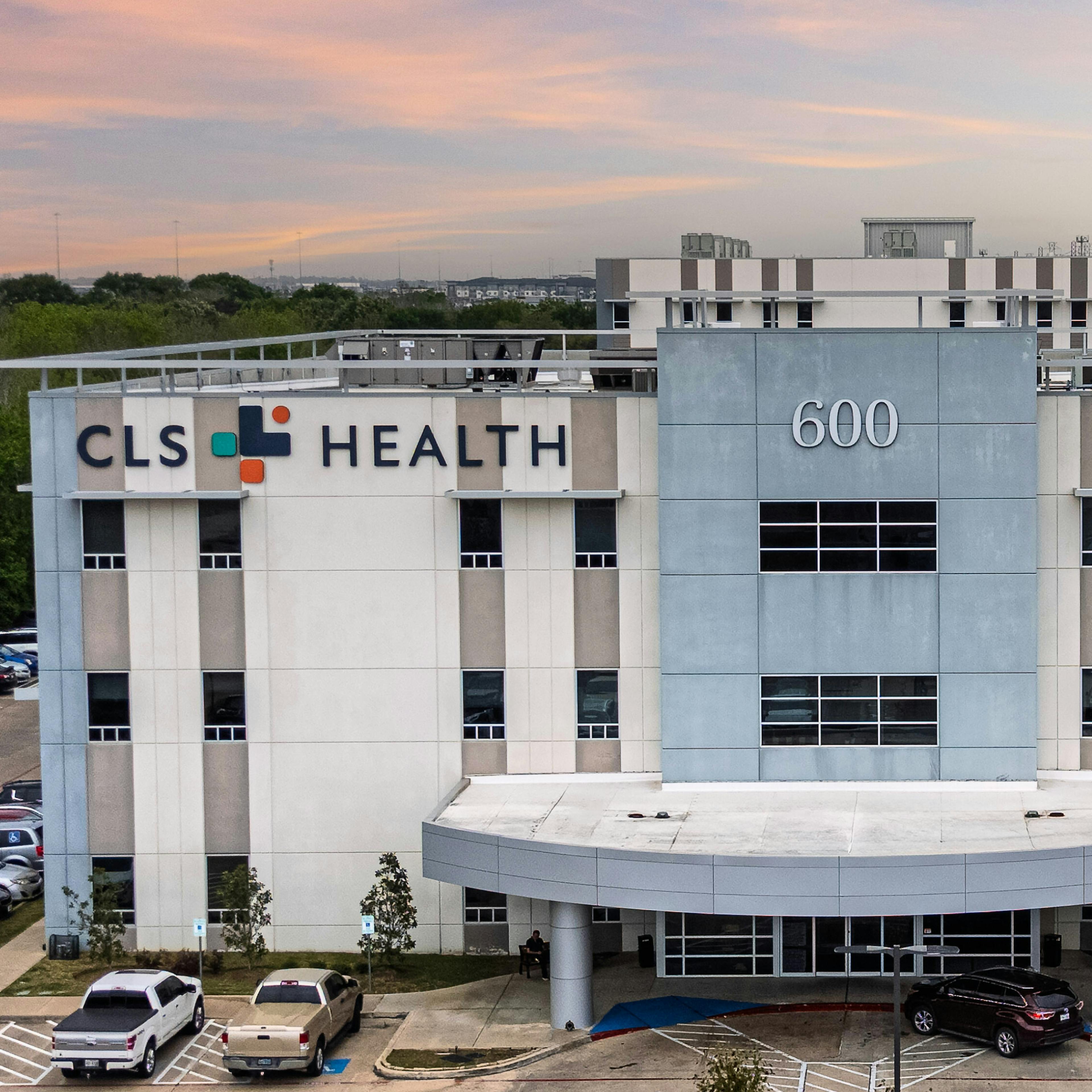 Exterior of the 600 building at CLS Health Comprehensive Care Clinic in Clear Lake, home to primary and specialty care doctors.