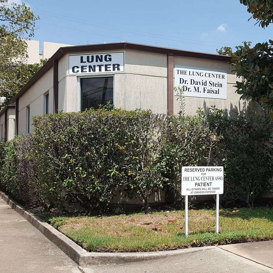 The exterior of CLS Health Lung Center Associates, a pulmonology clinic in Pasadena, TX providing expert respiratory care.