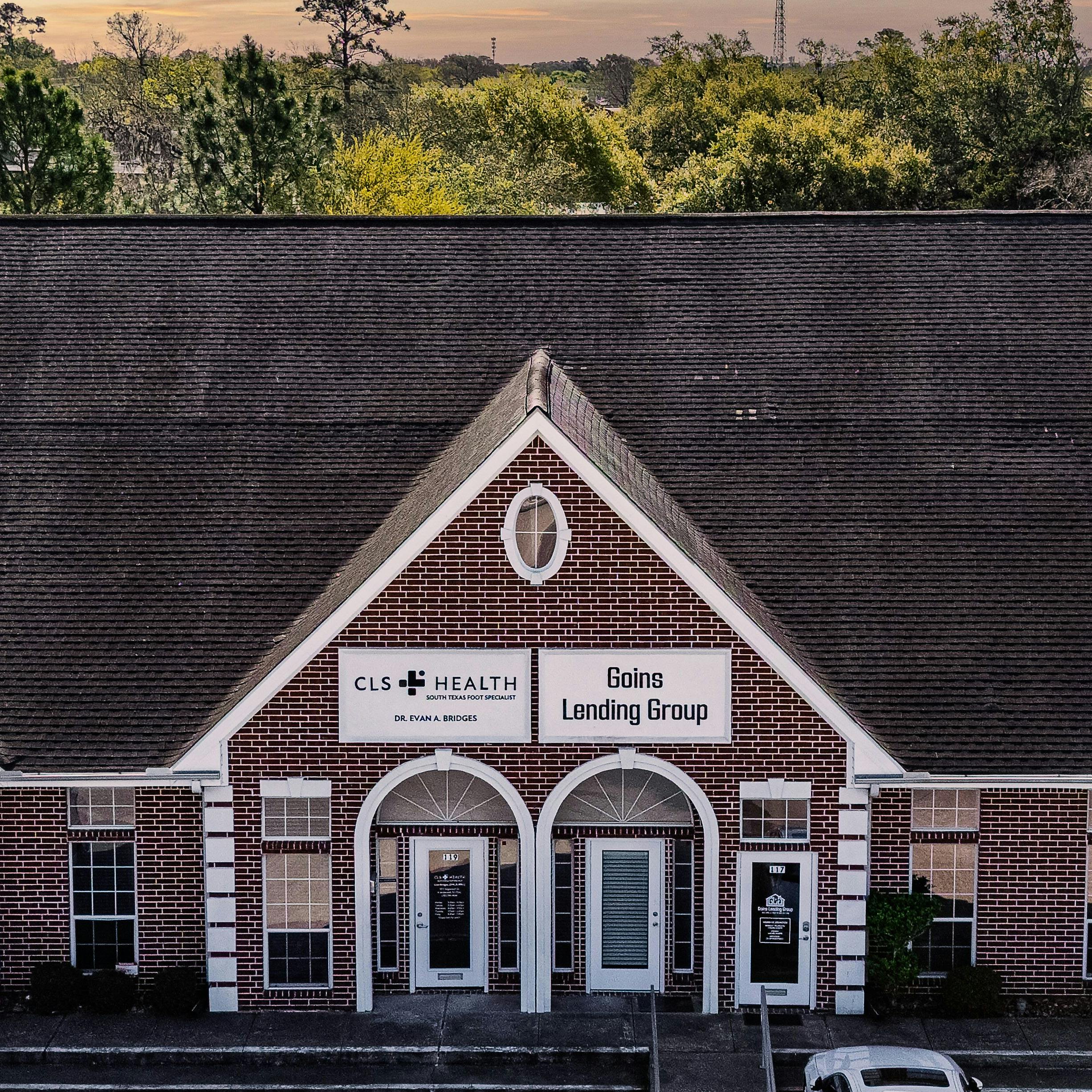 Exterior view of CLS Health's podiatry clinic on Edgewood Drive in Friendswood, TX.
