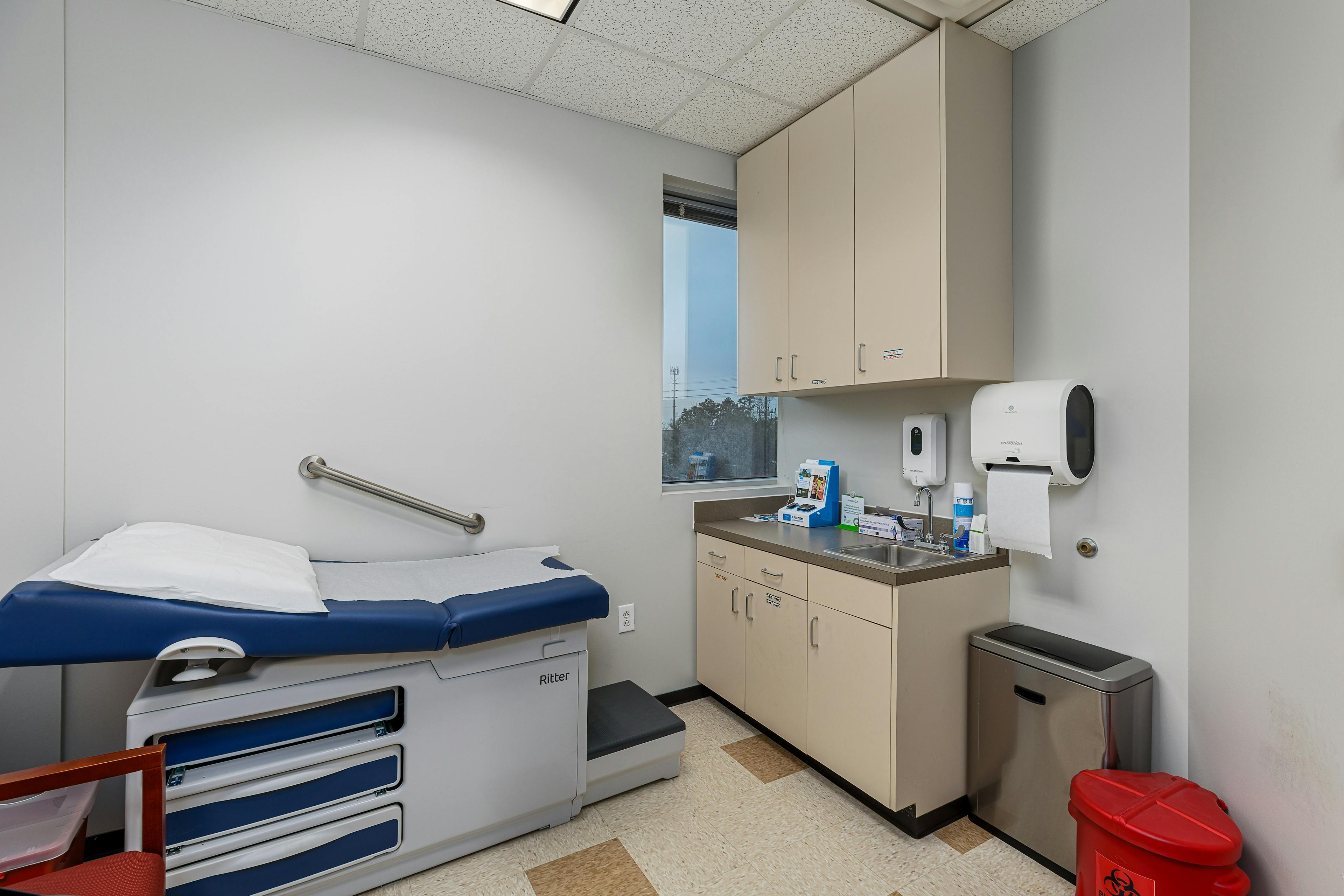 Exam room at Memorial City endocrinology clinic featuring modern equipment and a comfortable environment for patients.
