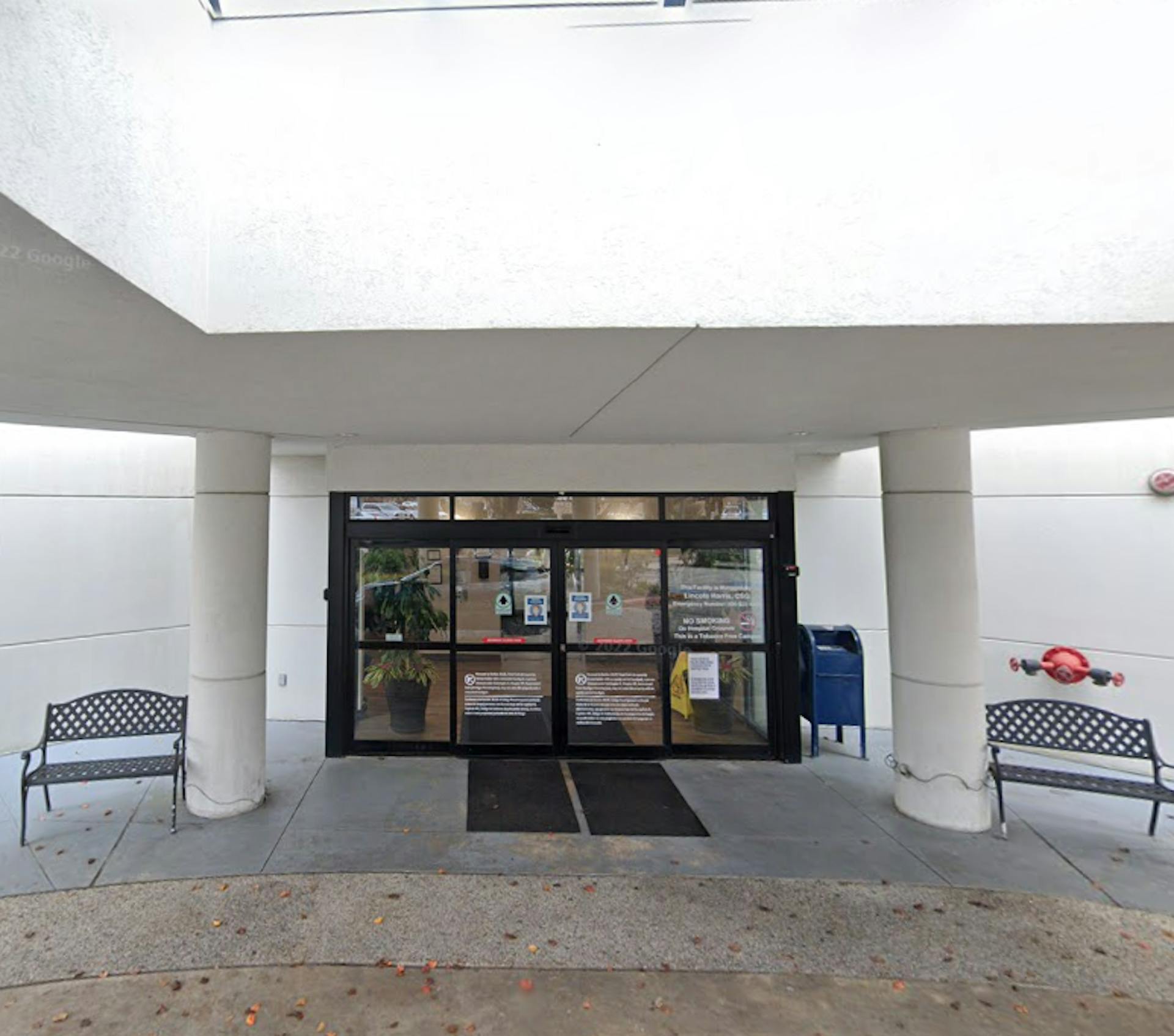 Exterior of CLS Health Primary Care Providers - Pasadena Vista.