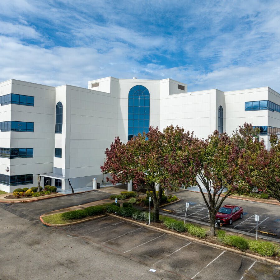 The exterior of Kirkwood Medical Associates in Pasadena, TX.