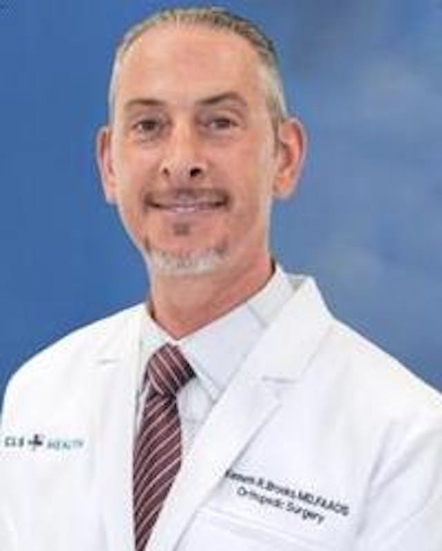 Kenneth Brooks, MD: Orthopedic Surgeon and Sports Medicine Specialist Focusing on Shoulder, Hip, & Knee Injuries in Sugar Land and Webster, TX