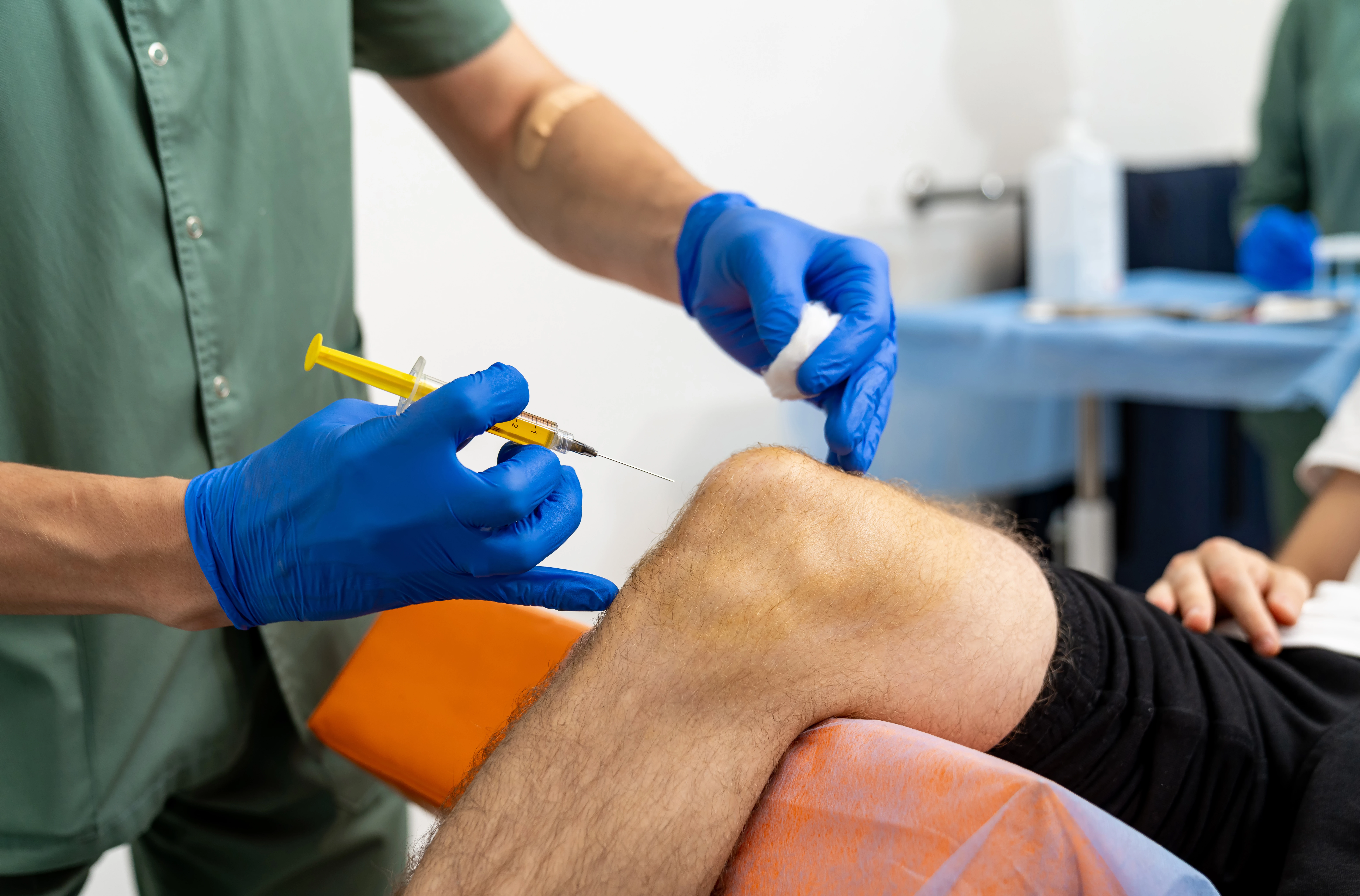 A patient is receiving a PRP injection to the knee. 