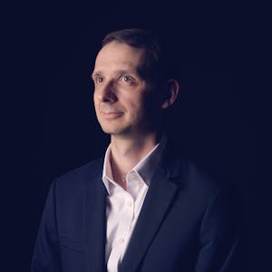 Aymeric, analyste chez BDL Capital Management, expert en secteurs industriels et service public