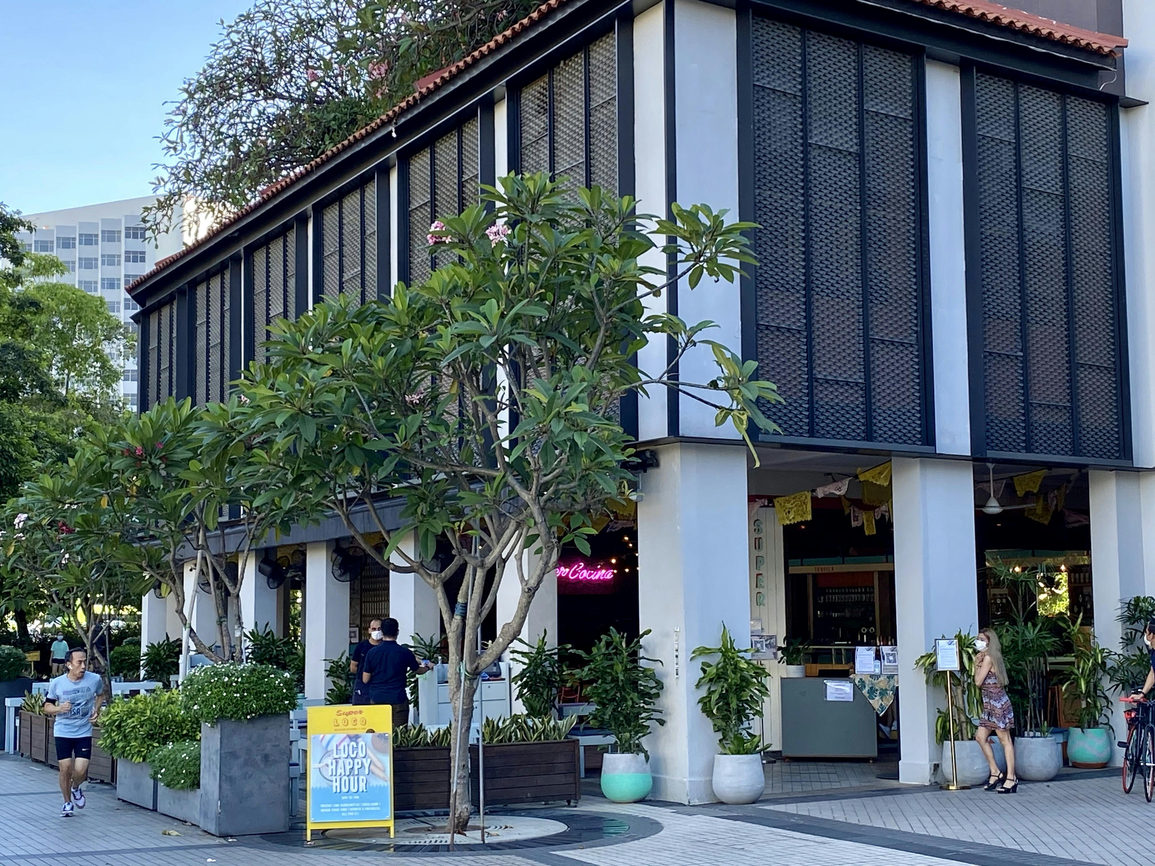 Cafes, restaurants, and bard in Robertson Quay, Singapore