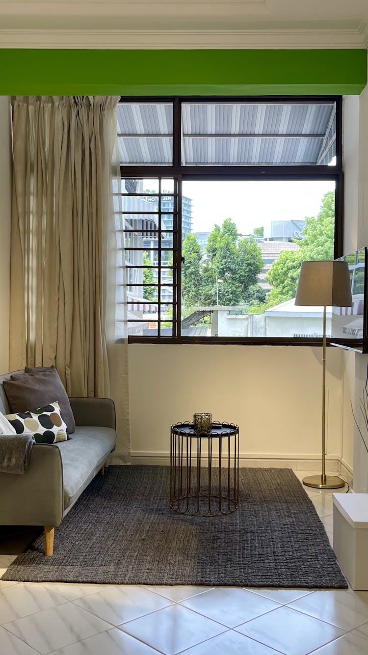 image Lloyd Mansion living room