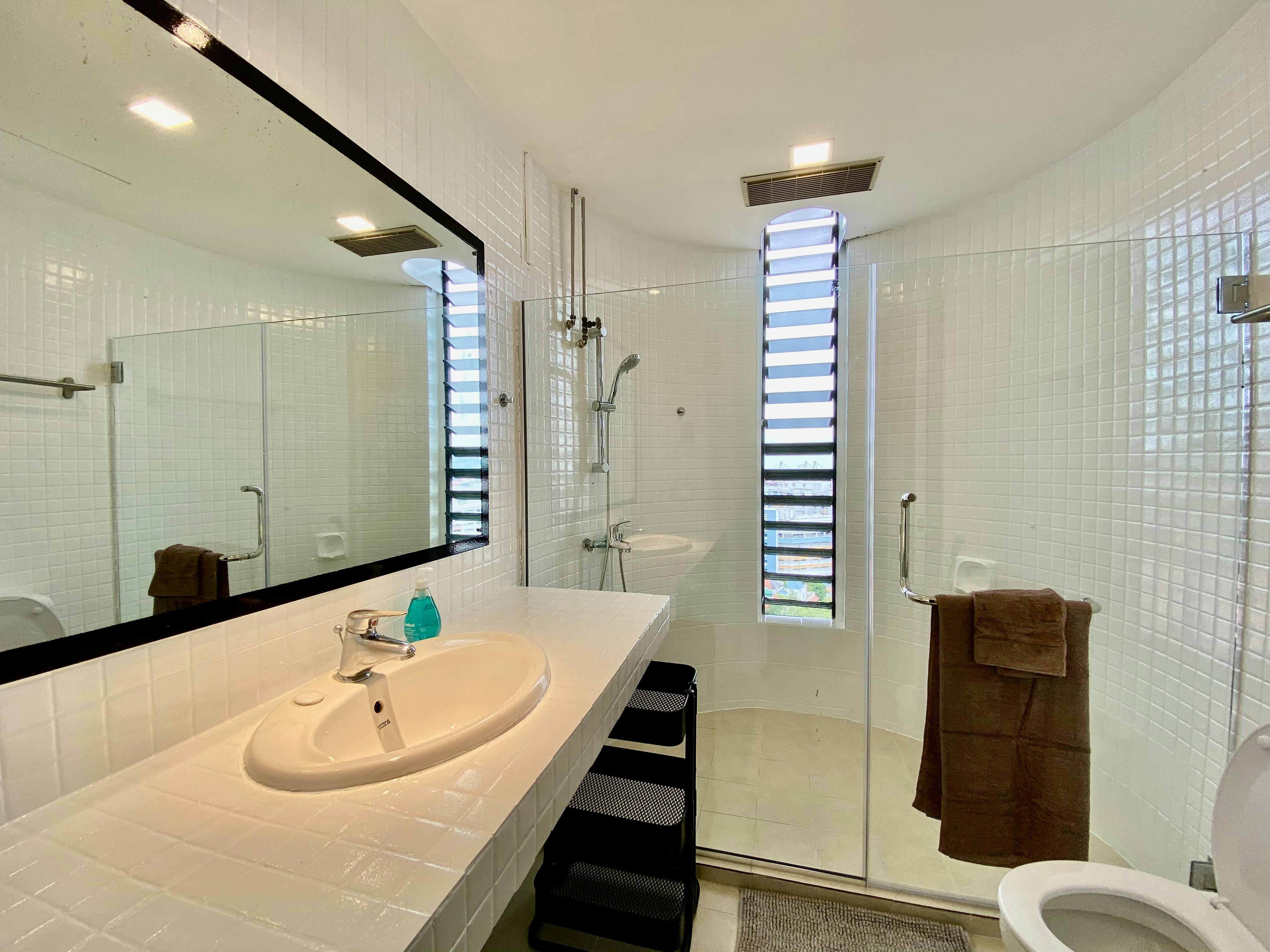 The updated master bathroom at Casa Mia Teresa Ville 2